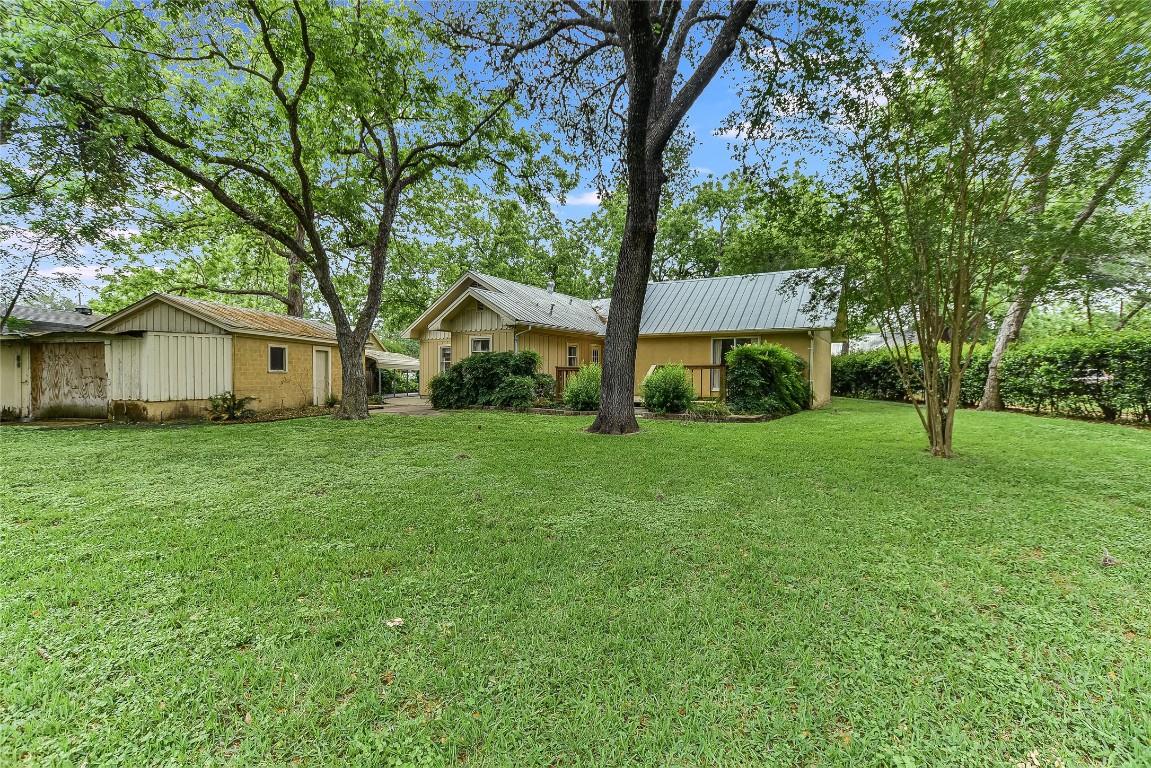 503 Colorado St, Smithville, TX 78957