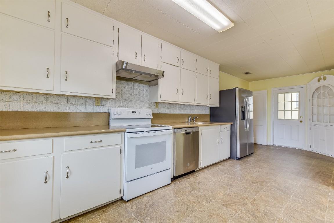 503 Colorado St, Smithville, TX 78957