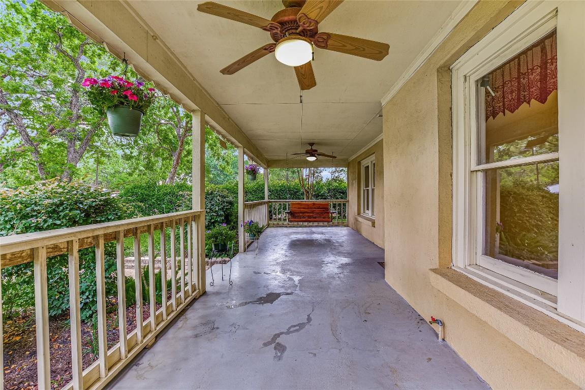 503 Colorado St, Smithville, TX 78957