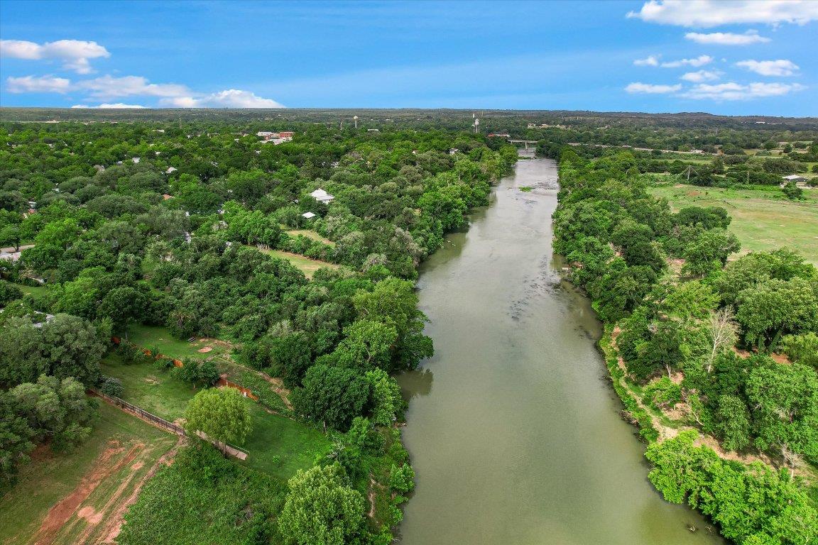 503 Colorado St, Smithville, TX 78957