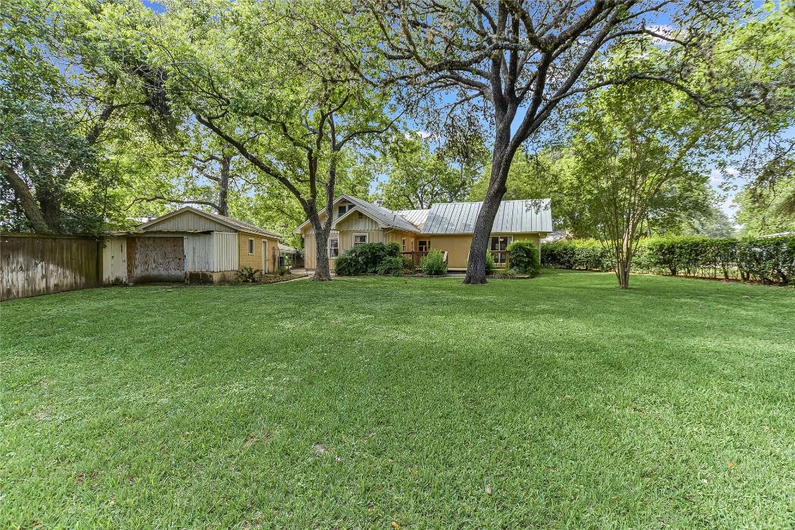 503 Colorado St, Smithville, TX 78957