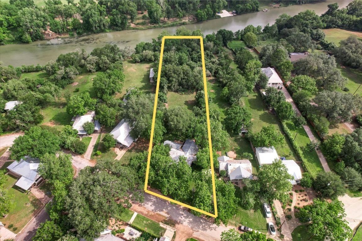 503 Colorado St, Smithville, TX 78957