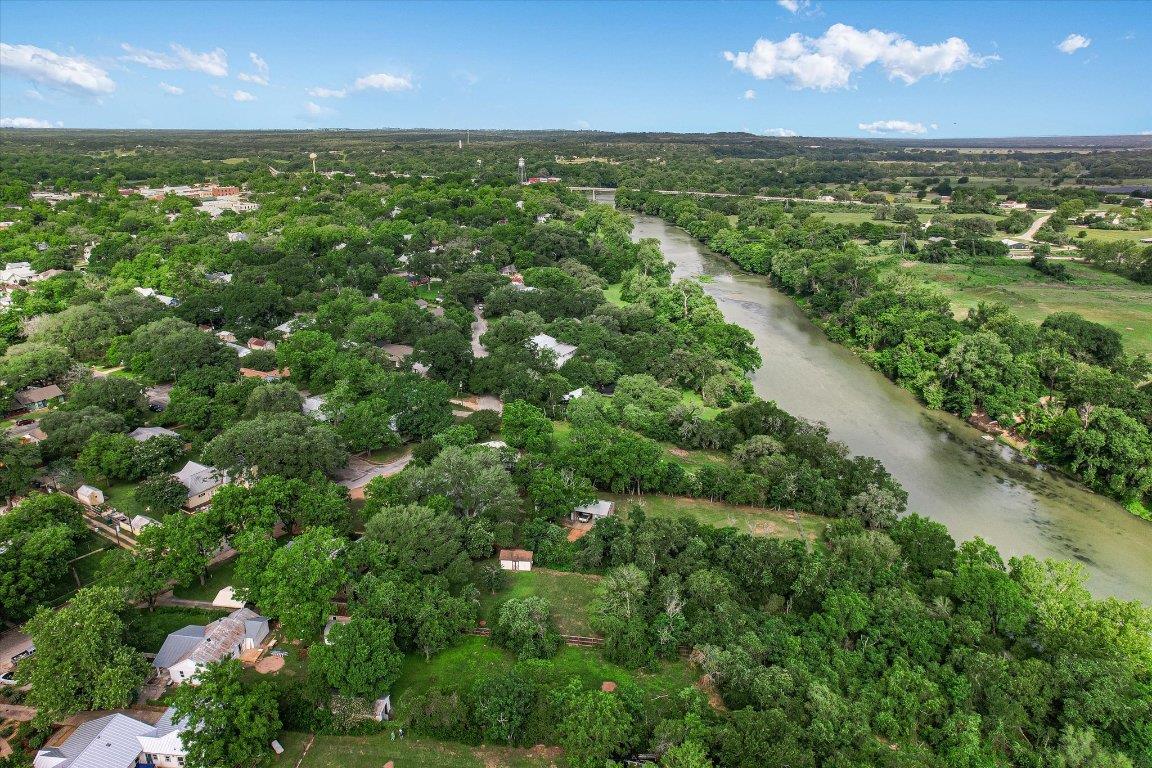 503 Colorado St, Smithville, TX 78957