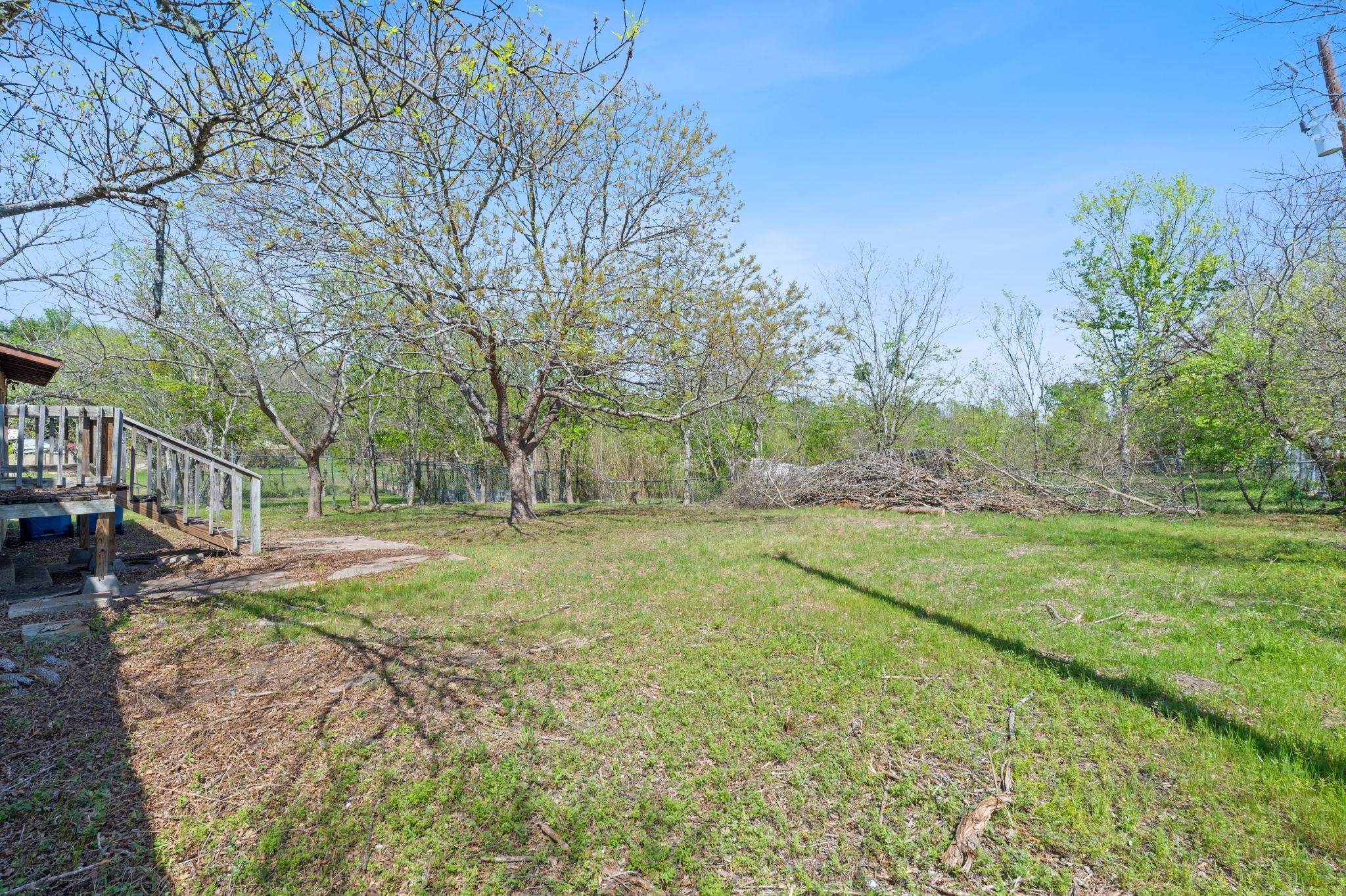 405 E Browning St, Manor, TX 78653