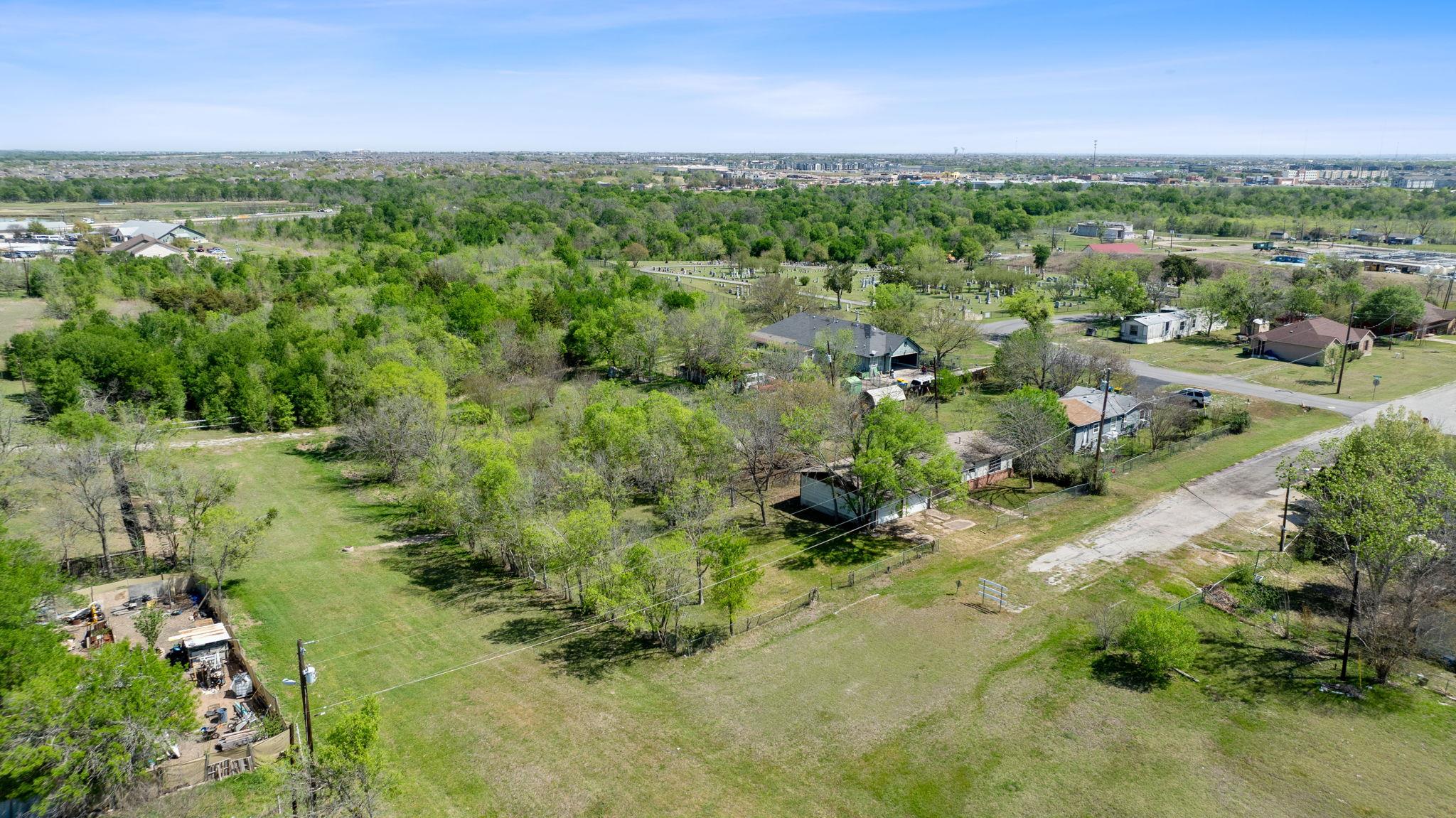 405 E Browning St, Manor, TX 78653