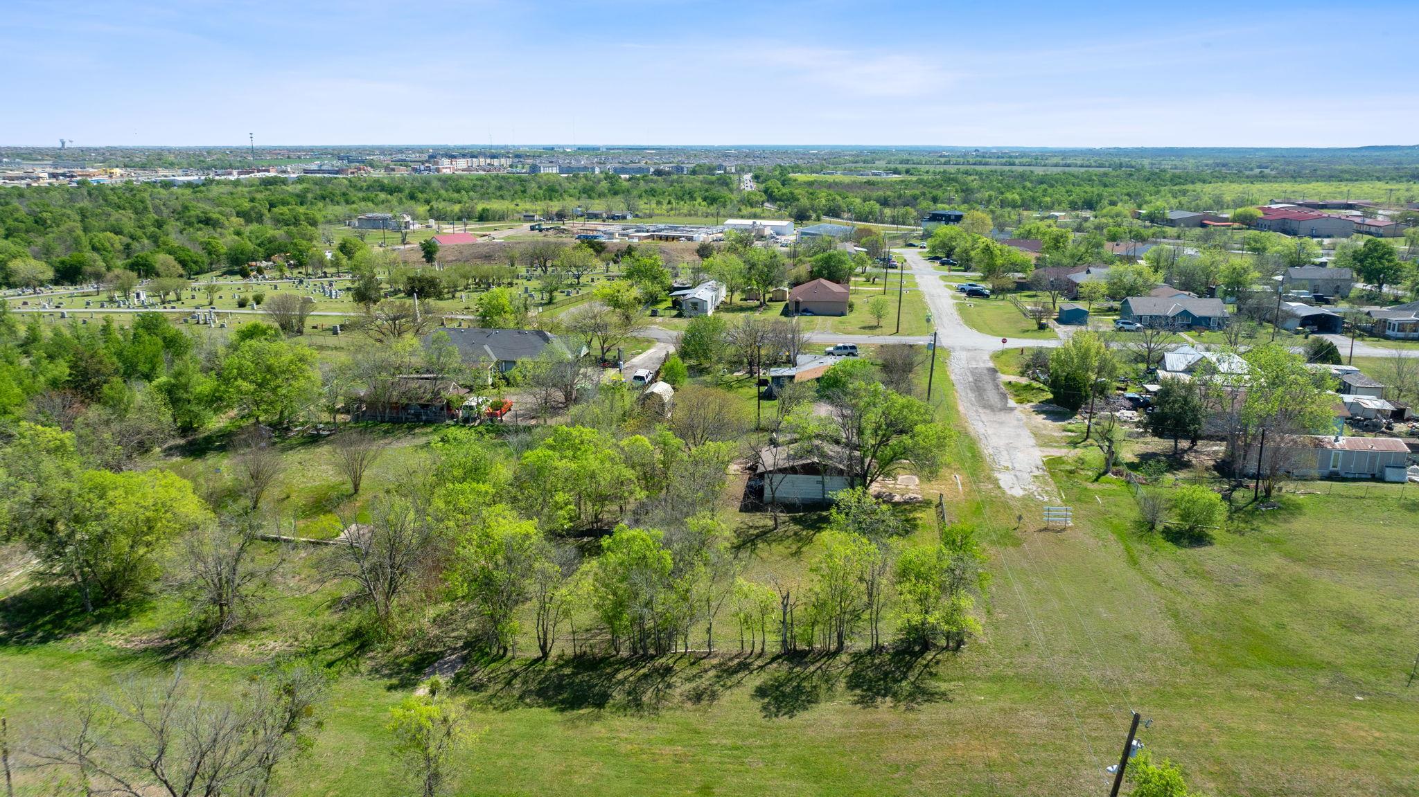 405 E Browning St, Manor, TX 78653