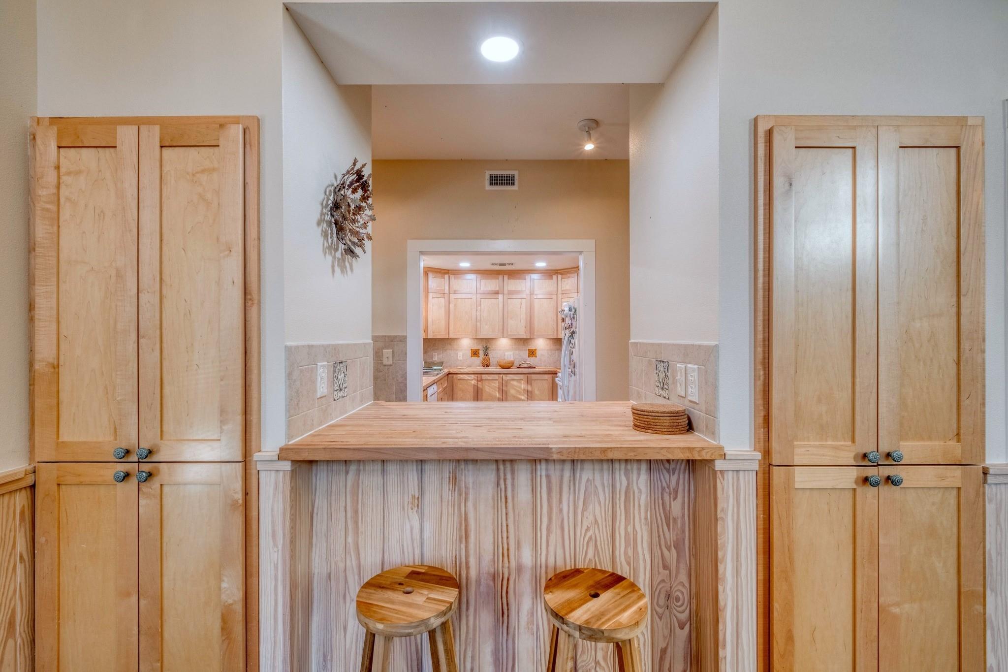 123 Bowie Trl, Luling, TX 78648