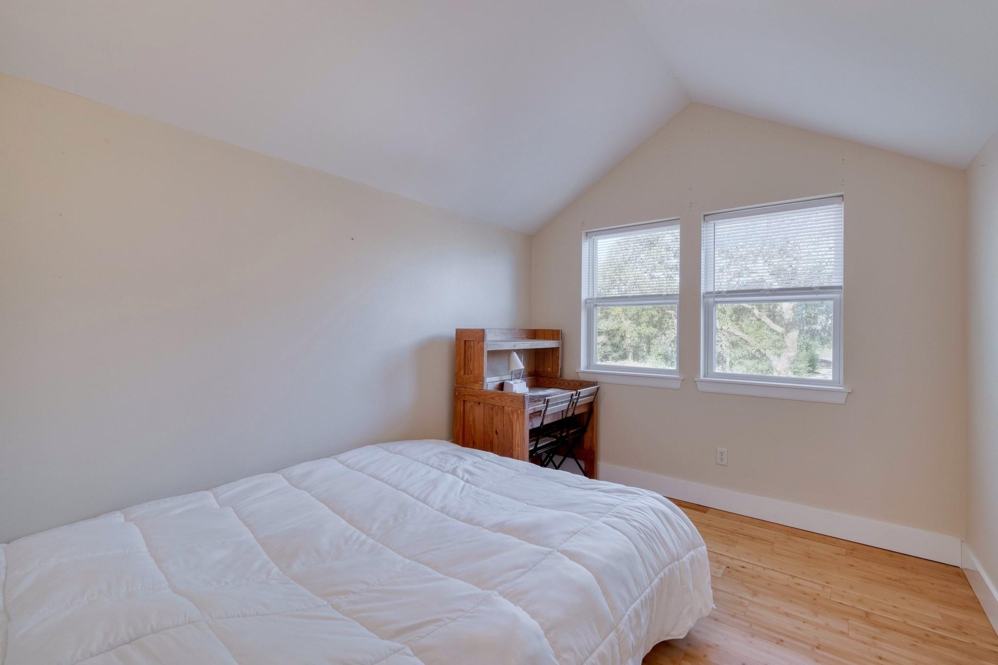 123 Bowie Trl, Luling, TX 78648