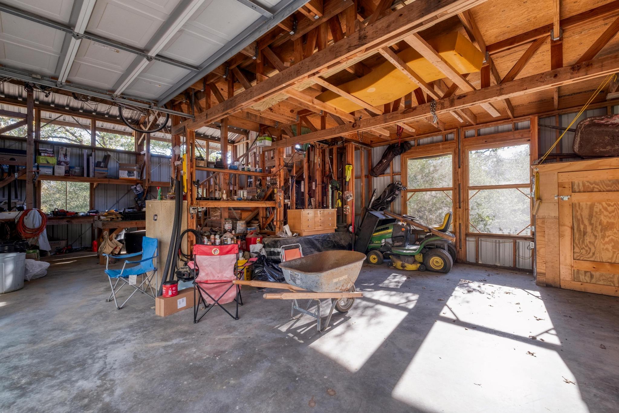 123 Bowie Trl, Luling, TX 78648