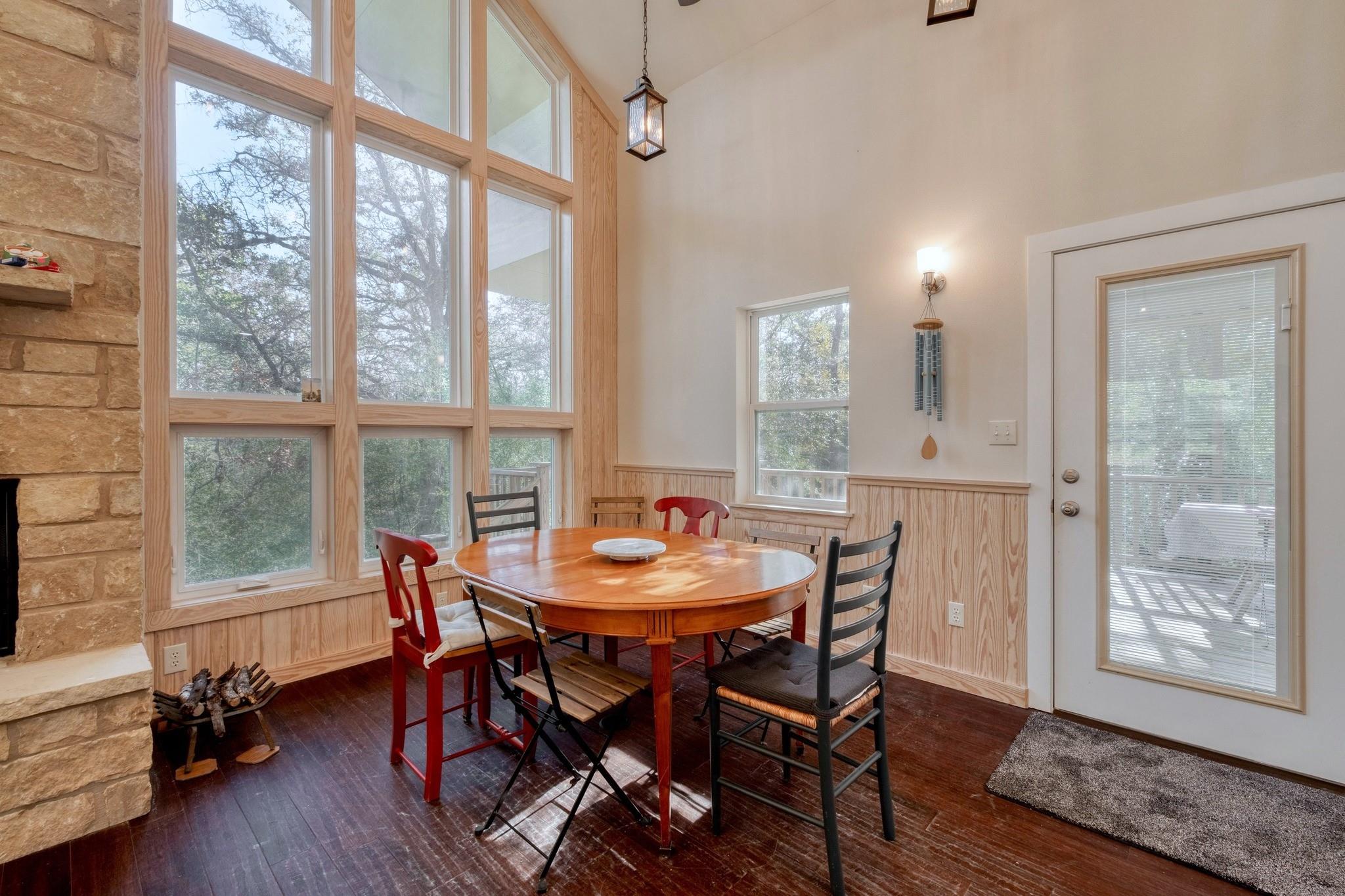 123 Bowie Trl, Luling, TX 78648