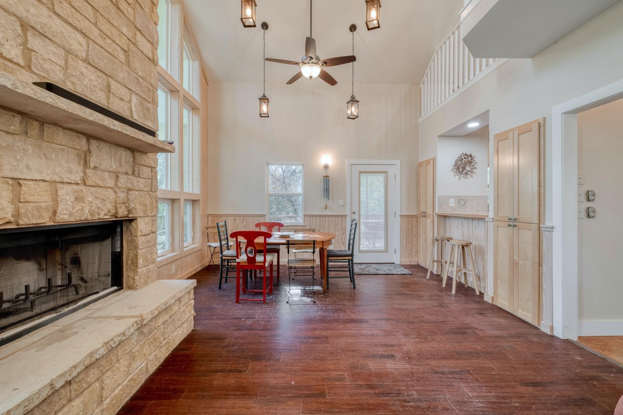 123 Bowie Trl, Luling, TX 78648