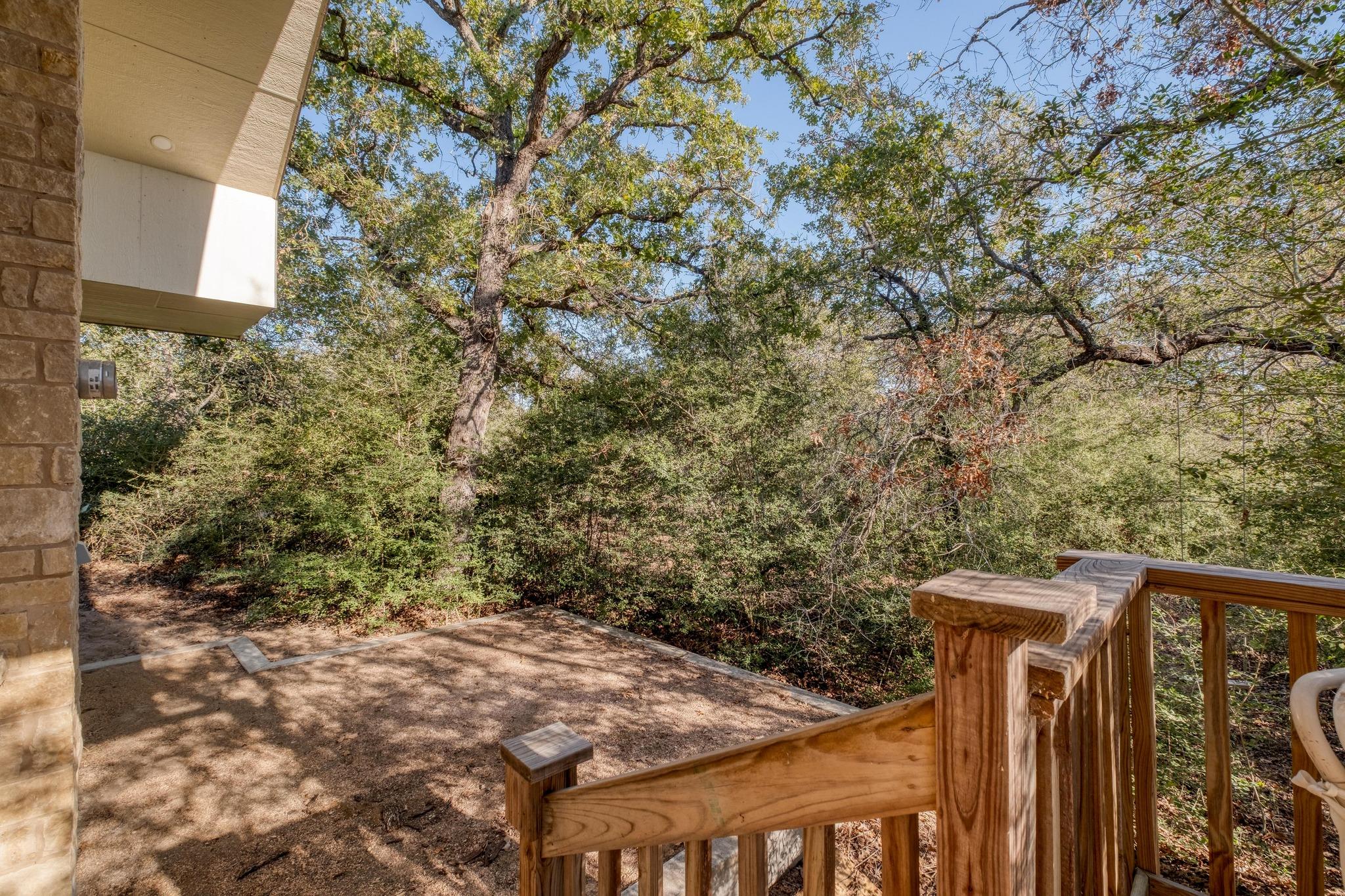 123 Bowie Trl, Luling, TX 78648