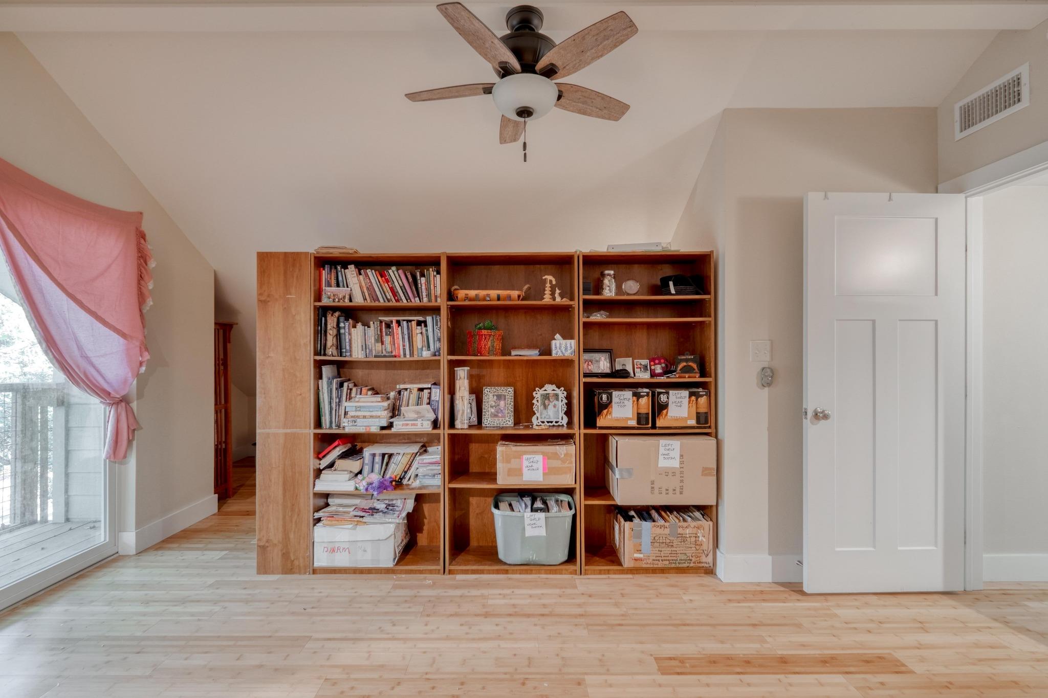 123 Bowie Trl, Luling, TX 78648