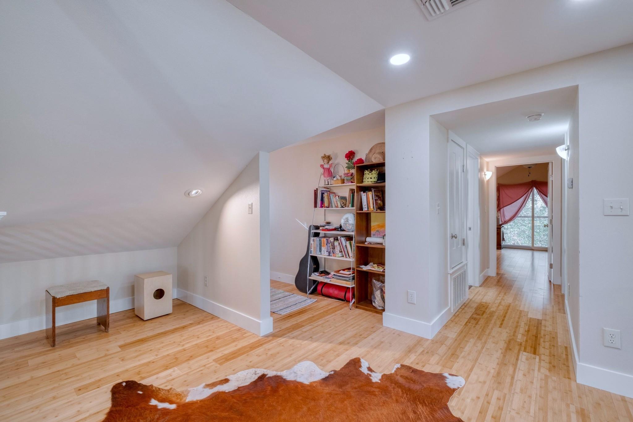 123 Bowie Trl, Luling, TX 78648