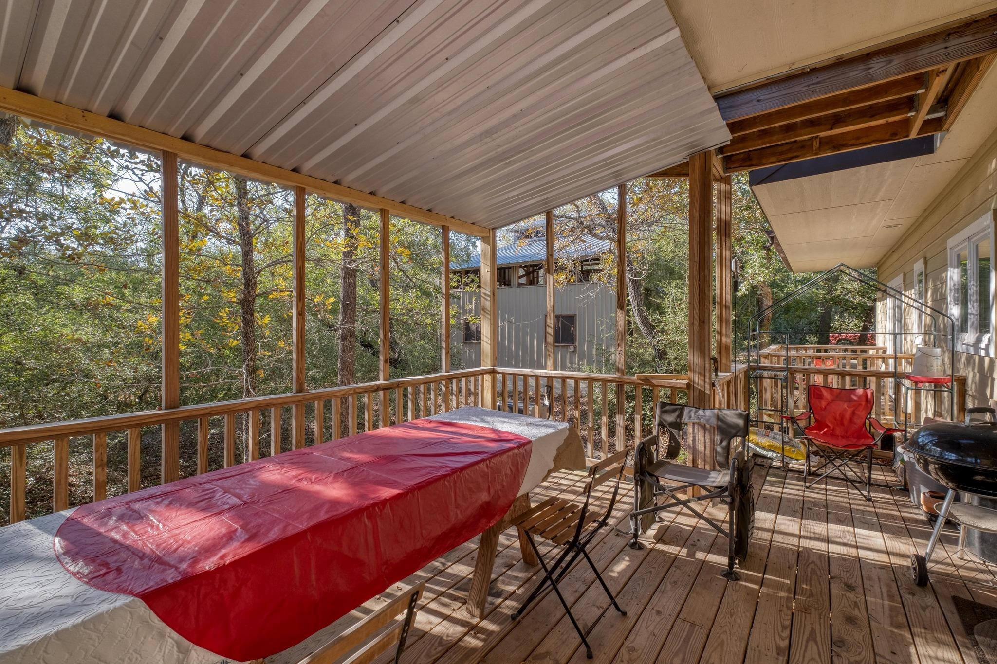 123 Bowie Trl, Luling, TX 78648