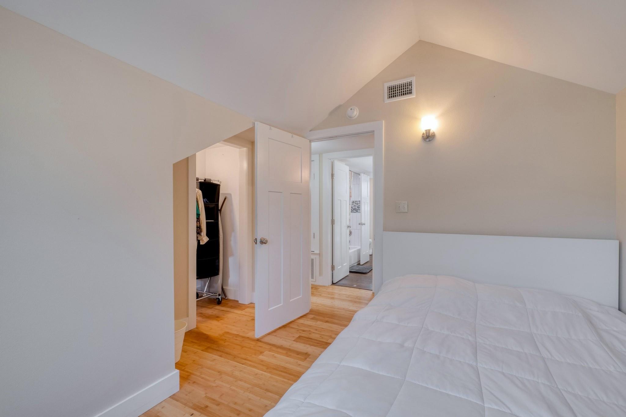 123 Bowie Trl, Luling, TX 78648