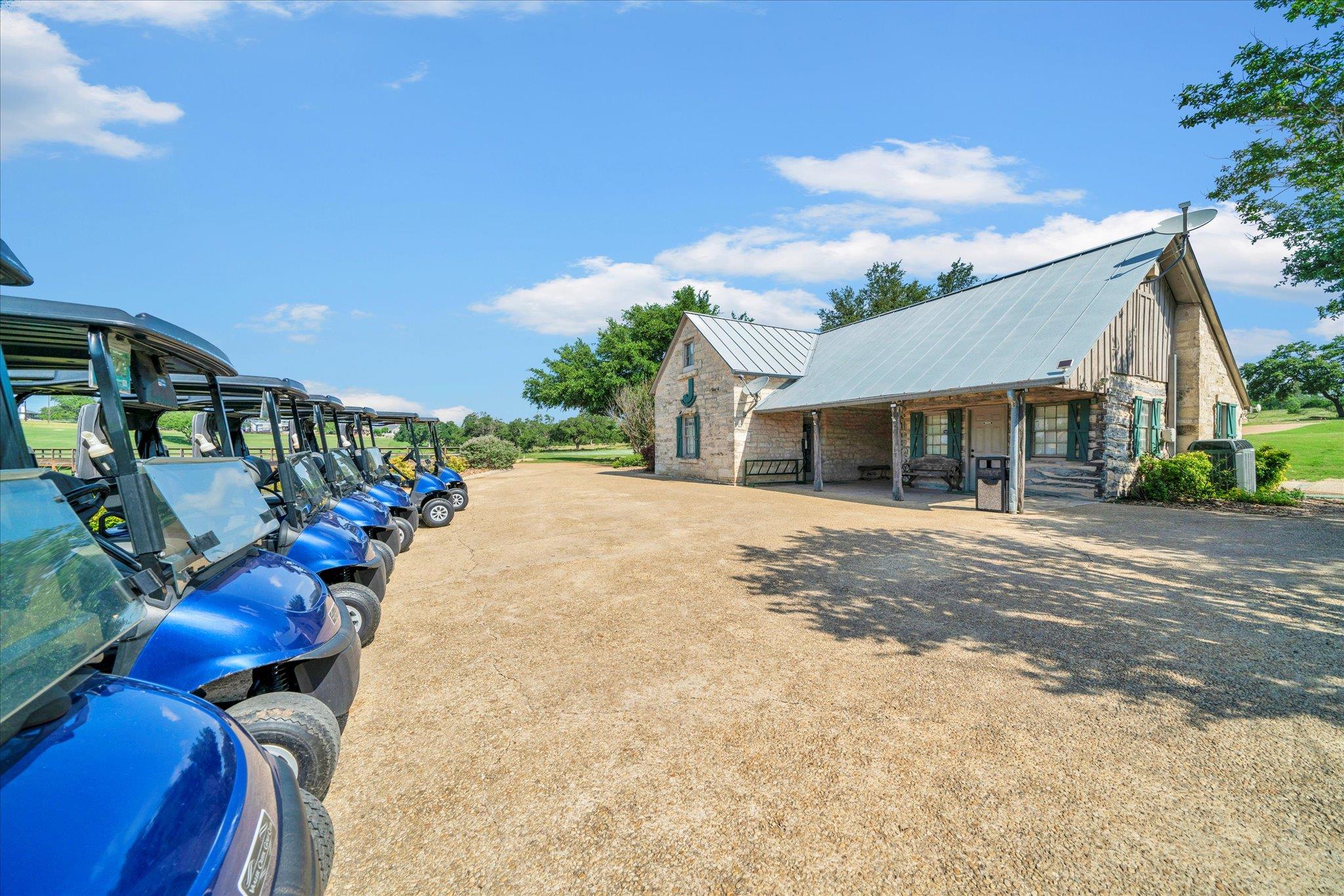 121 S JESSE STIFF Dr, Blanco, TX 78606