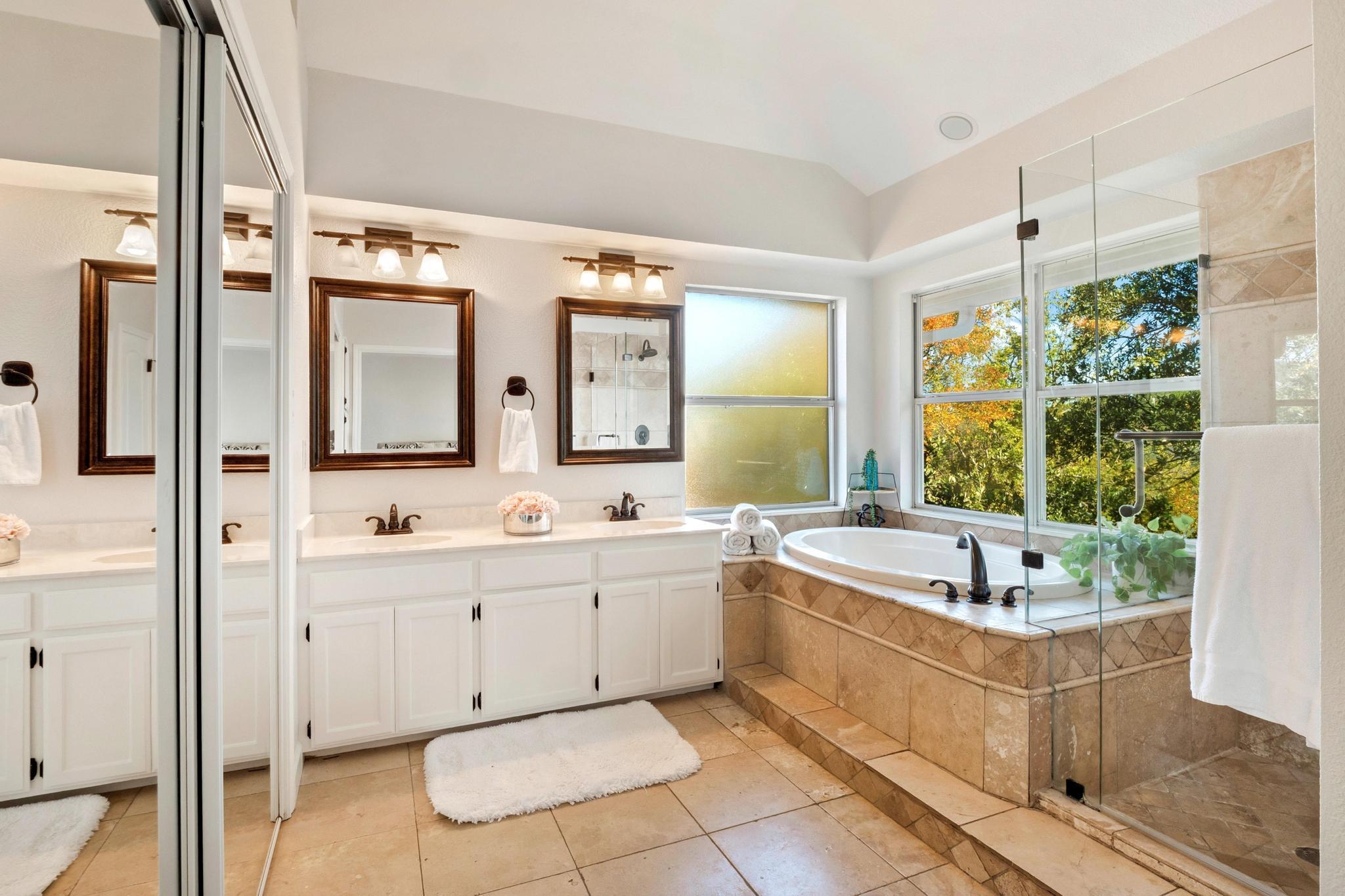 3913 Caney Creek Rd, Austin, TX 78732