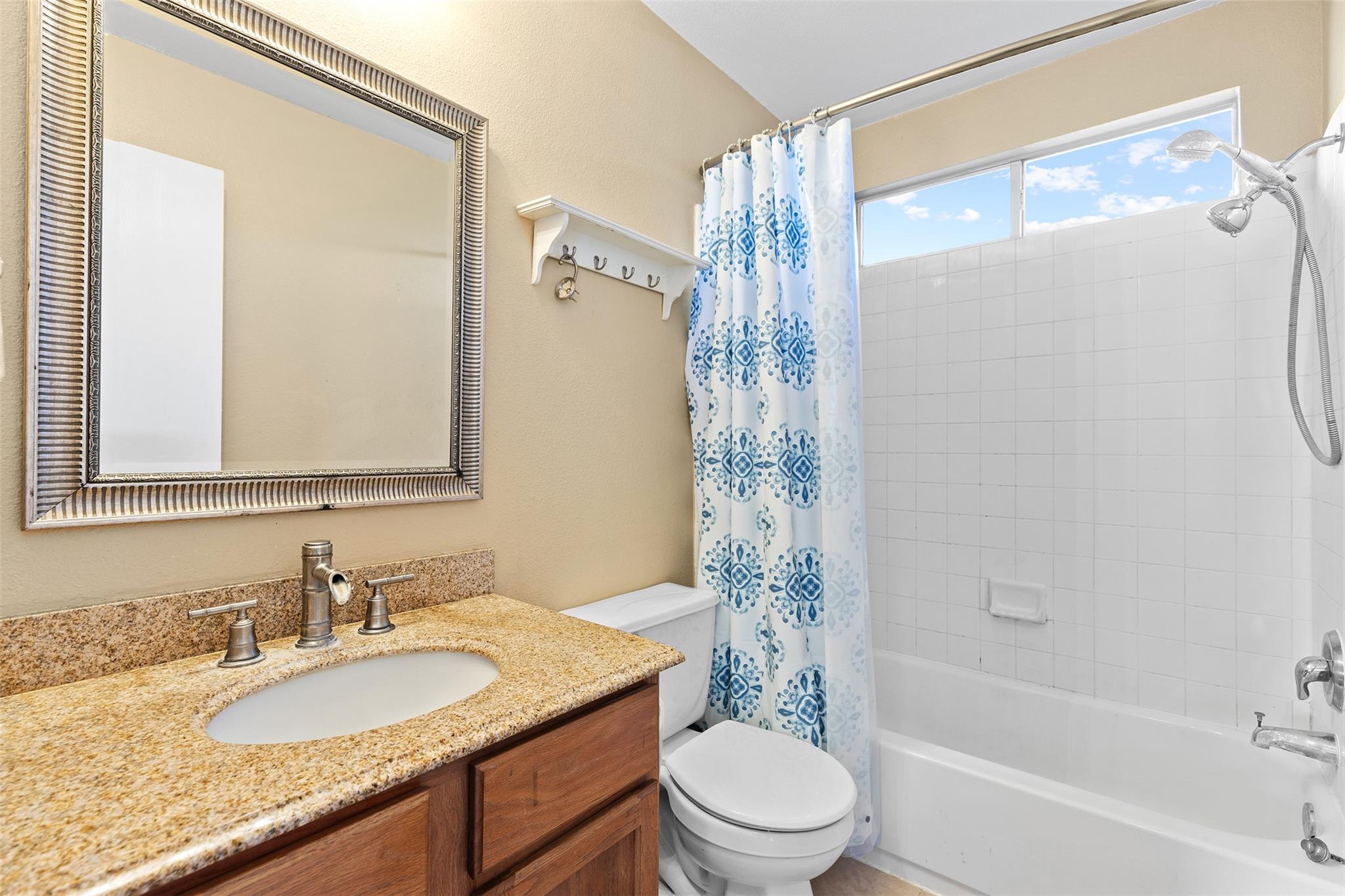 918 ESTATE DR Dr, Hutto, TX 78634