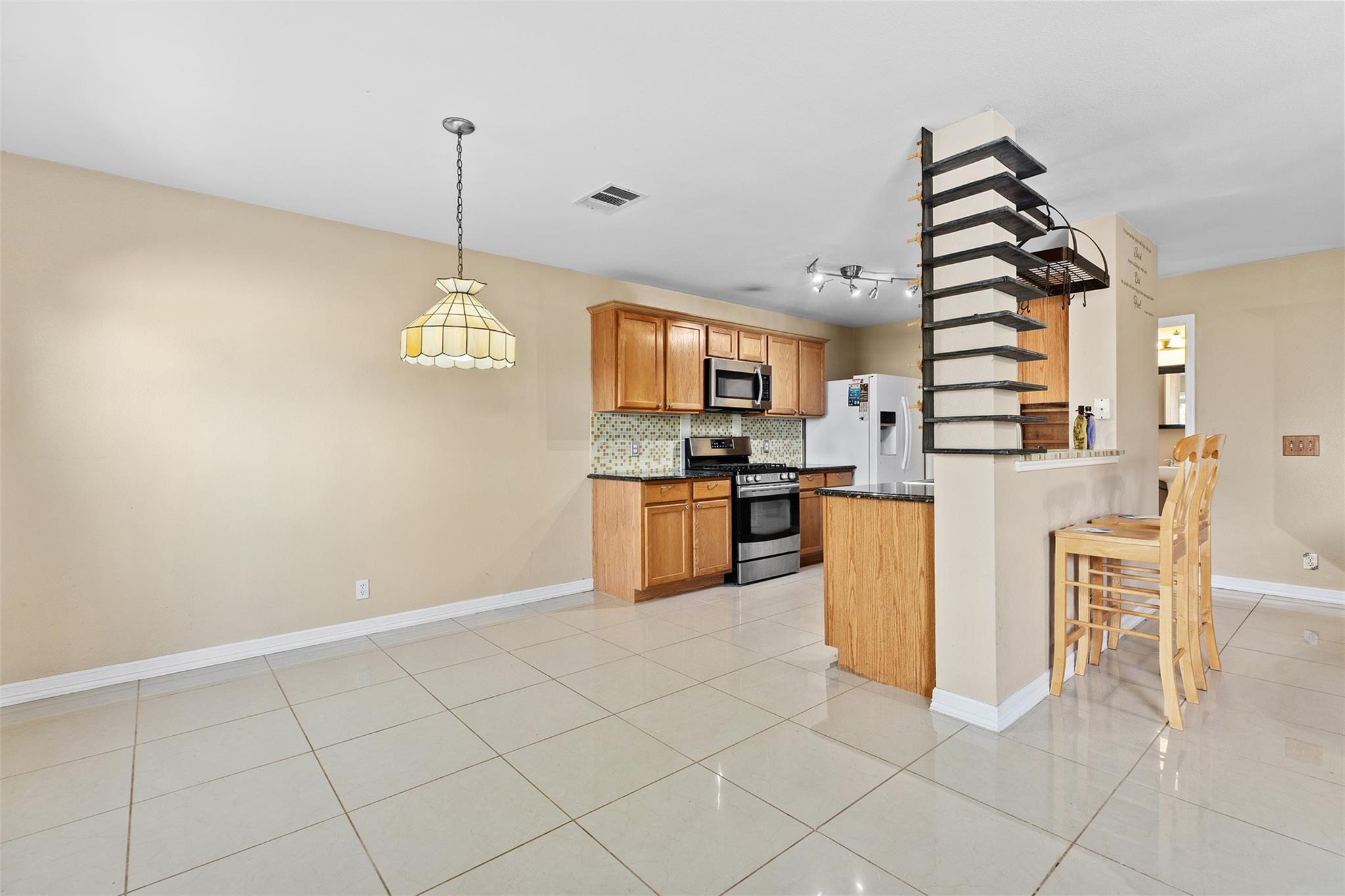 918 ESTATE DR Dr, Hutto, TX 78634