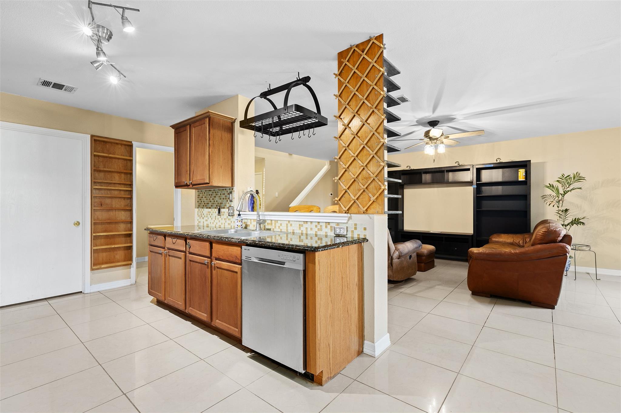 918 ESTATE DR Dr, Hutto, TX 78634