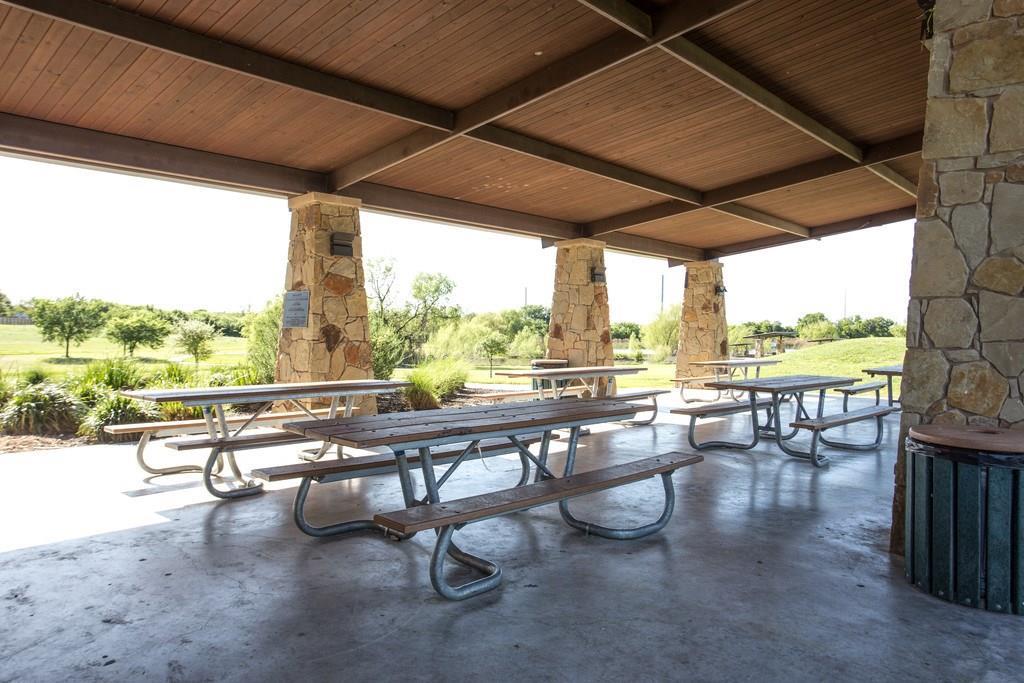 918 ESTATE DR Dr, Hutto, TX 78634