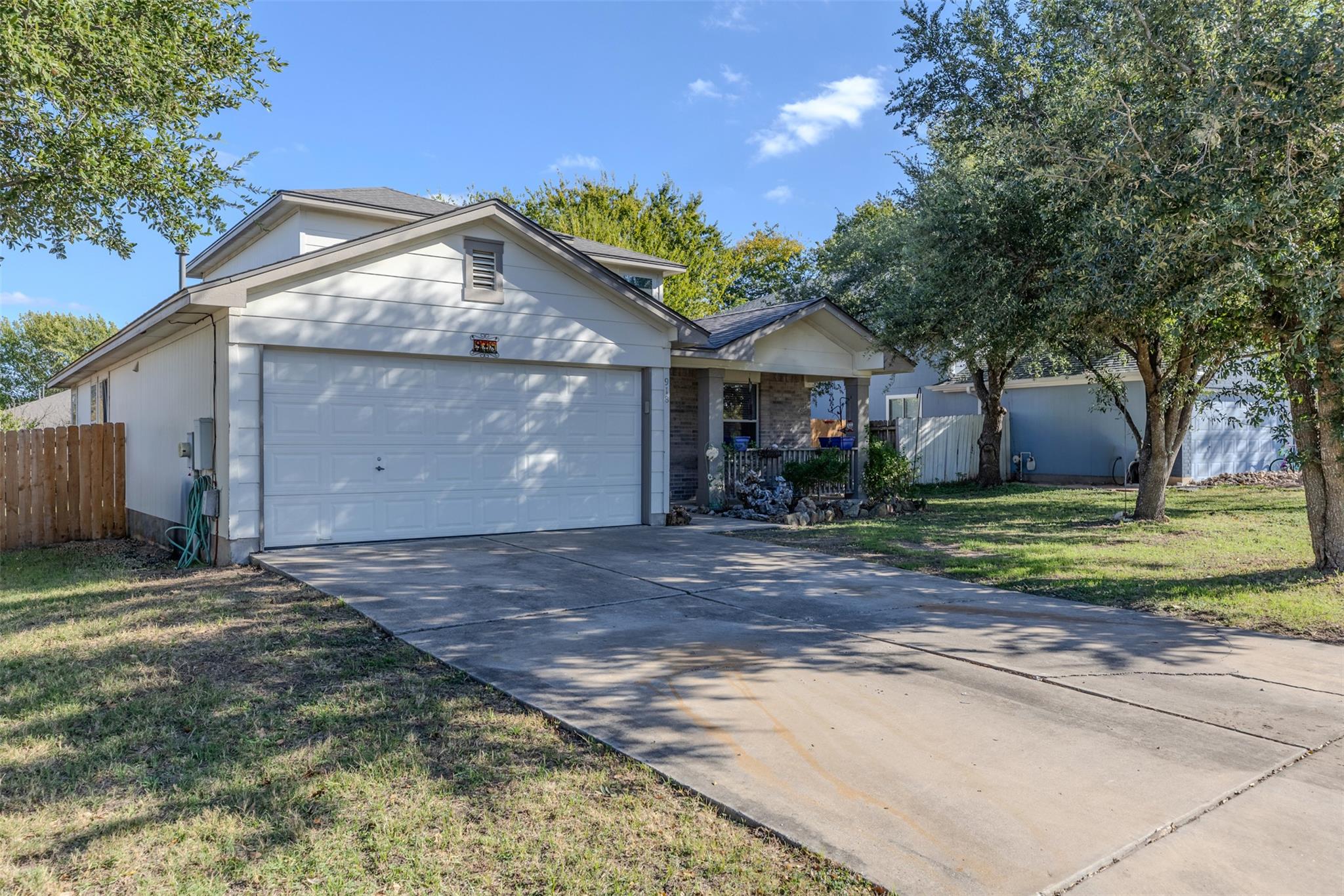 918 ESTATE DR Dr, Hutto, TX 78634