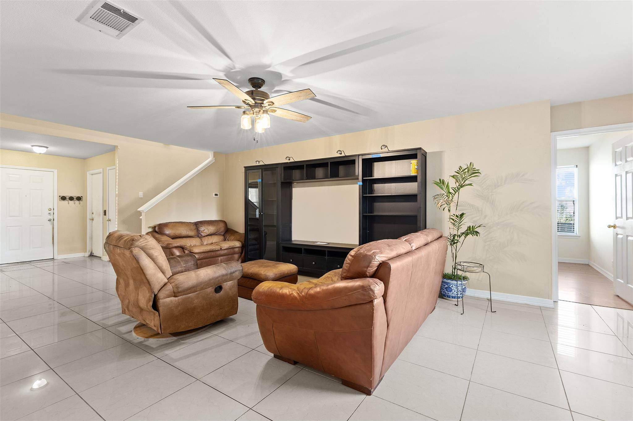 918 ESTATE DR Dr, Hutto, TX 78634