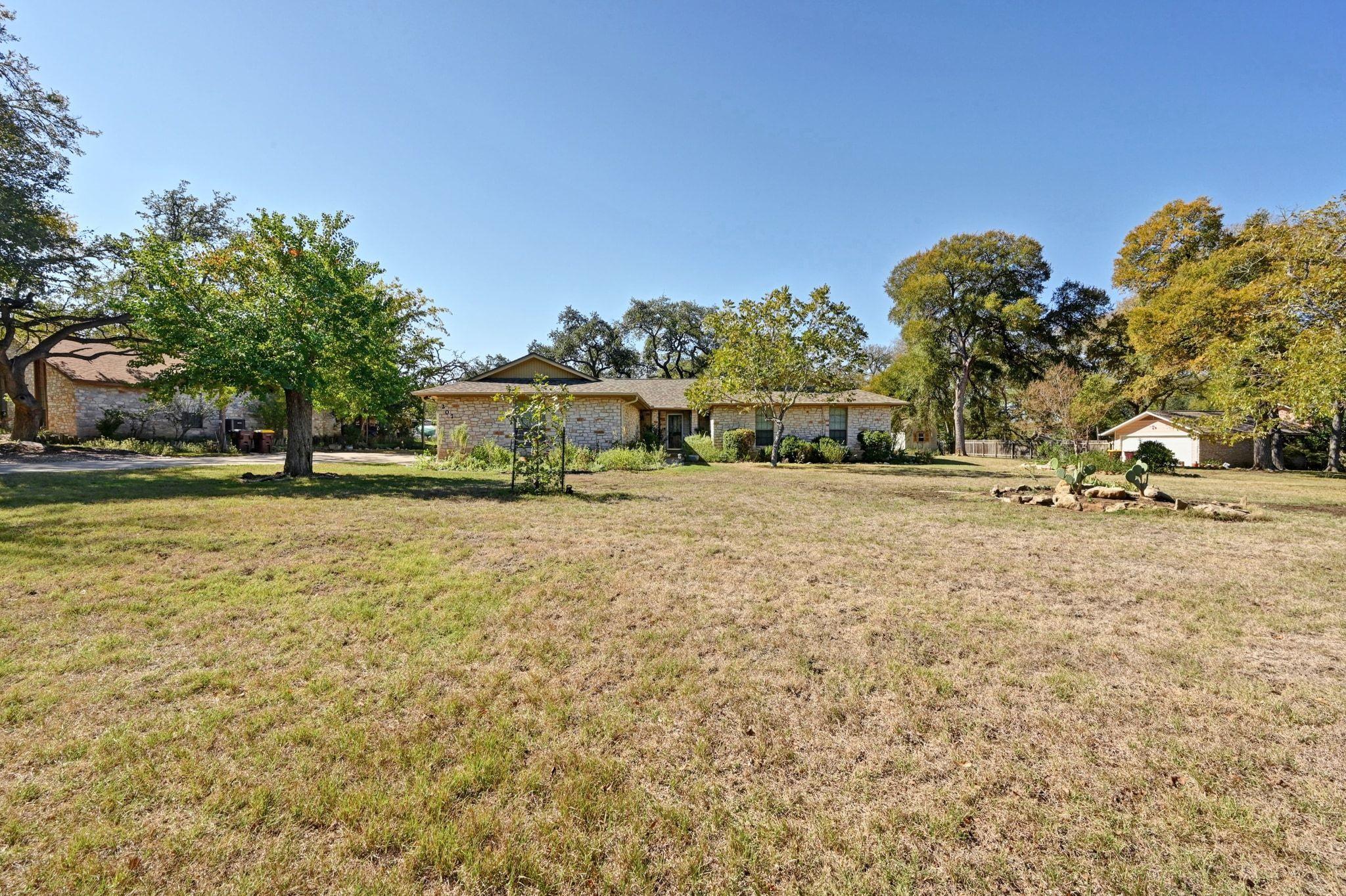 207 Leisurewoods Dr, Buda, TX 78610