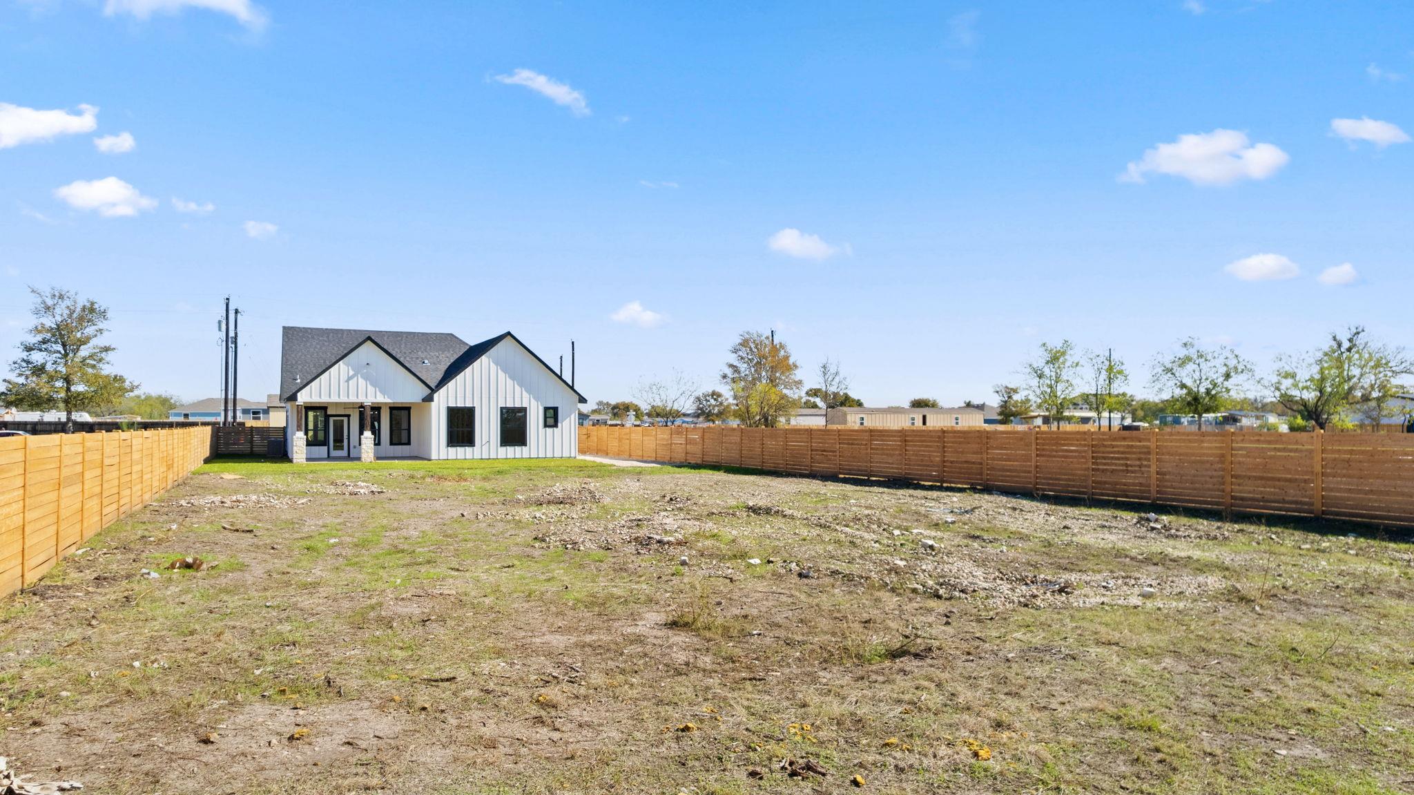 210 Jacaranda Dr, Dale, TX 78616