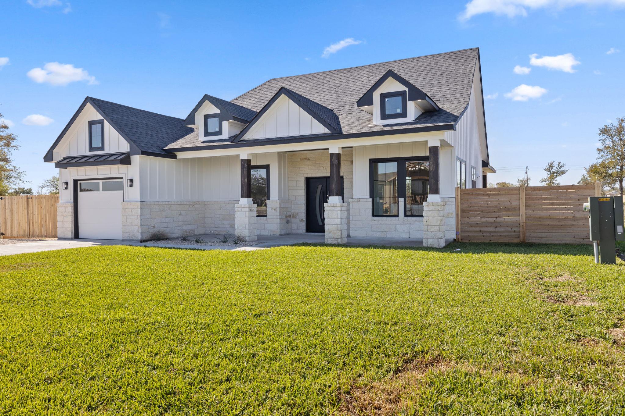 210 Jacaranda Dr, Dale, TX 78616