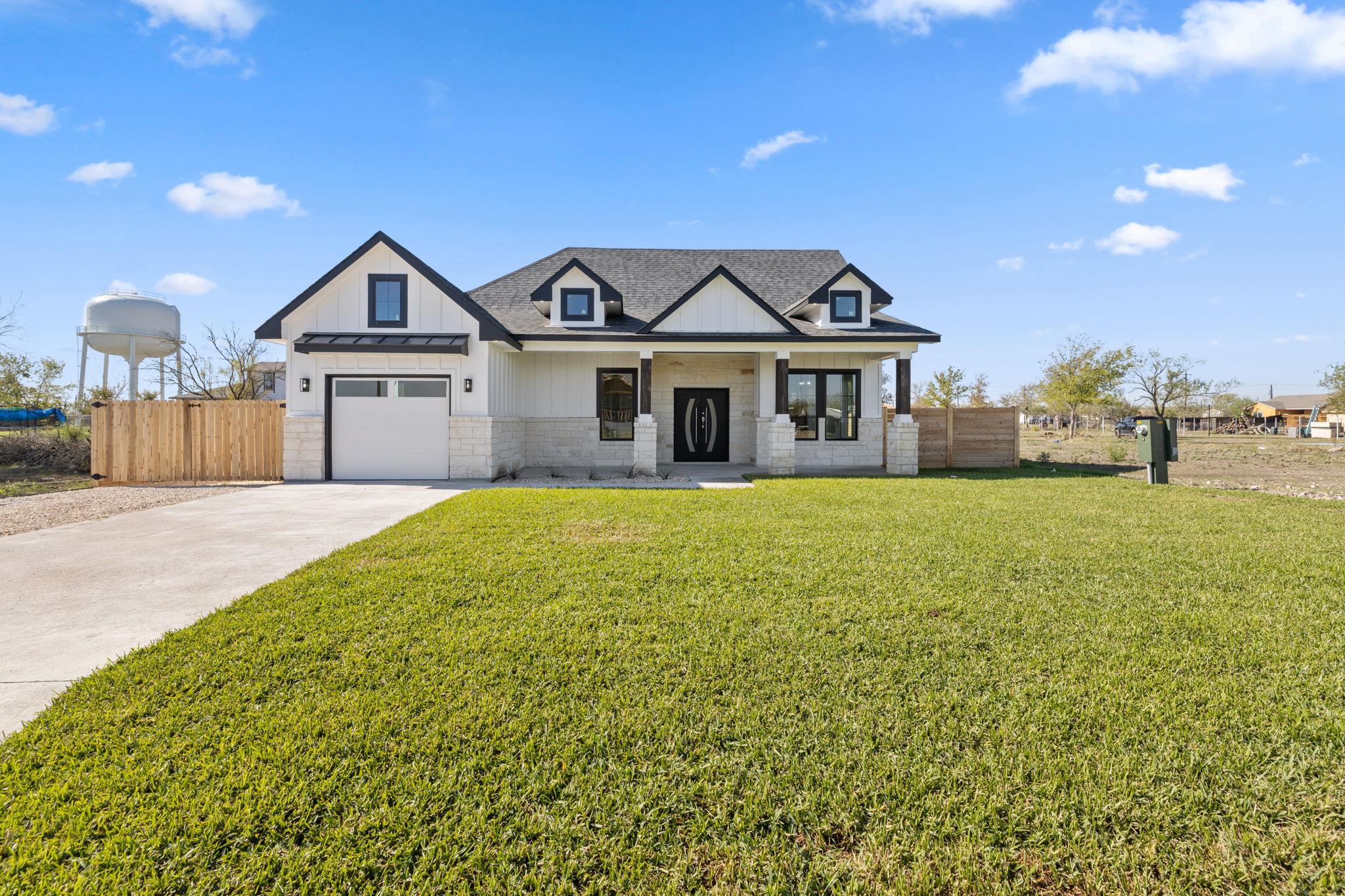 210 Jacaranda Dr, Dale, TX 78616