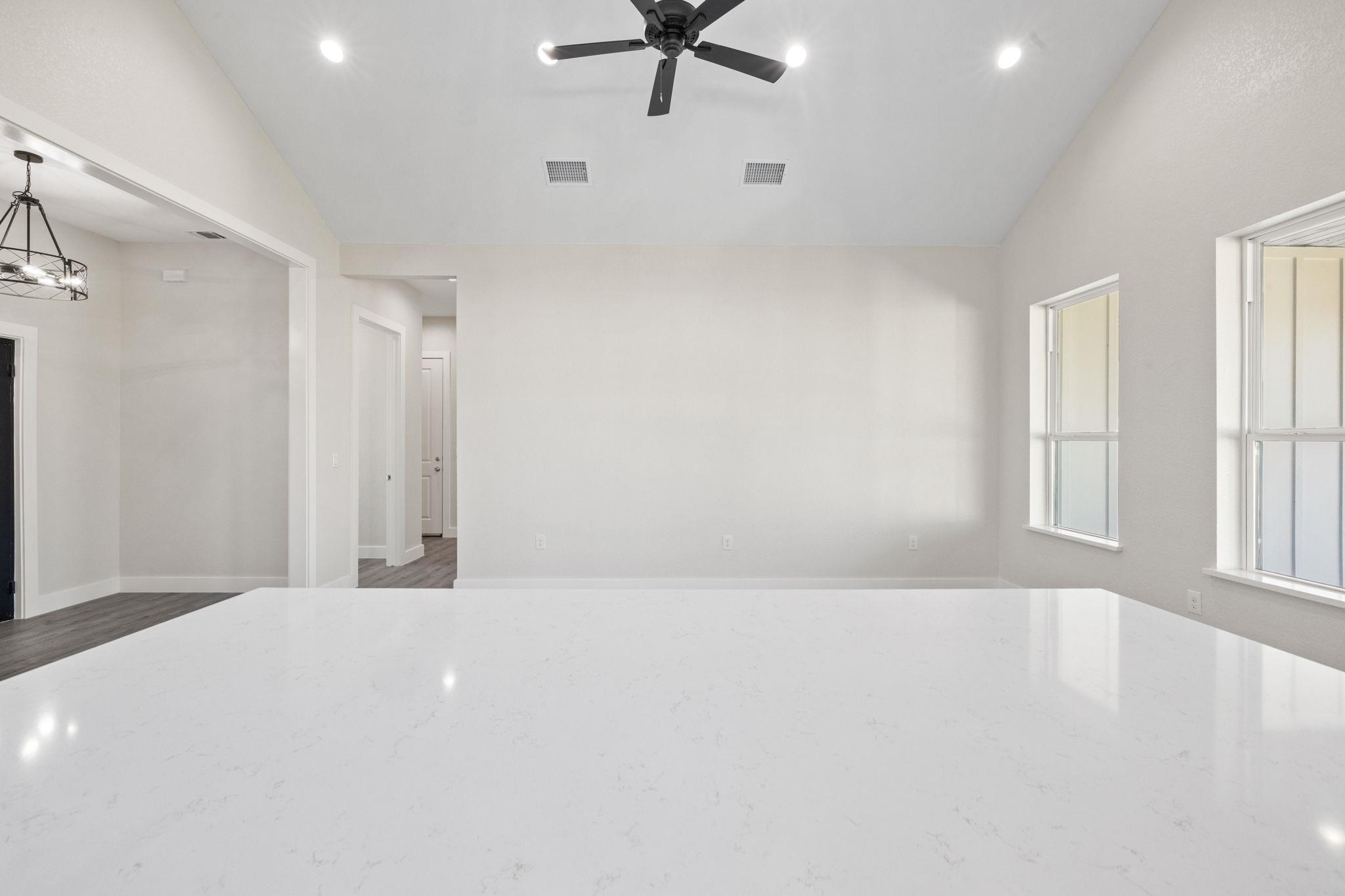 210 Jacaranda Dr, Dale, TX 78616