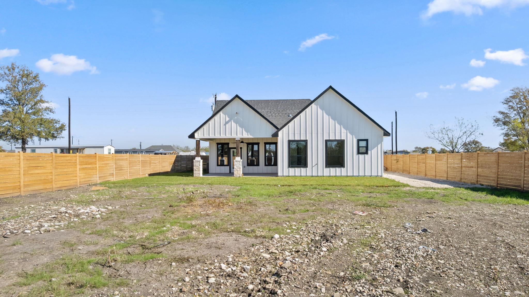 210 Jacaranda Dr, Dale, TX 78616