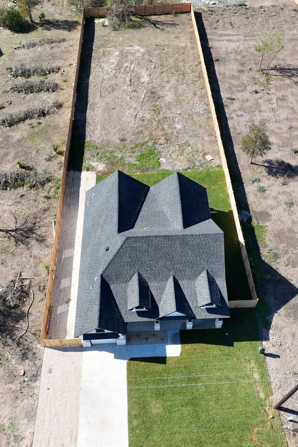 210 Jacaranda Dr, Dale, TX 78616