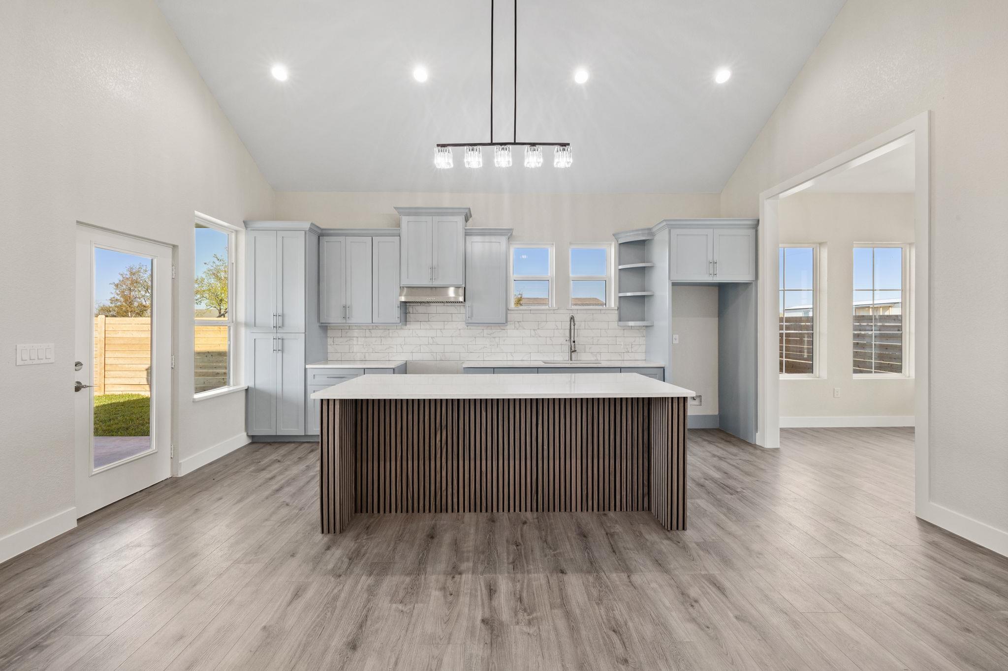 210 Jacaranda Dr, Dale, TX 78616