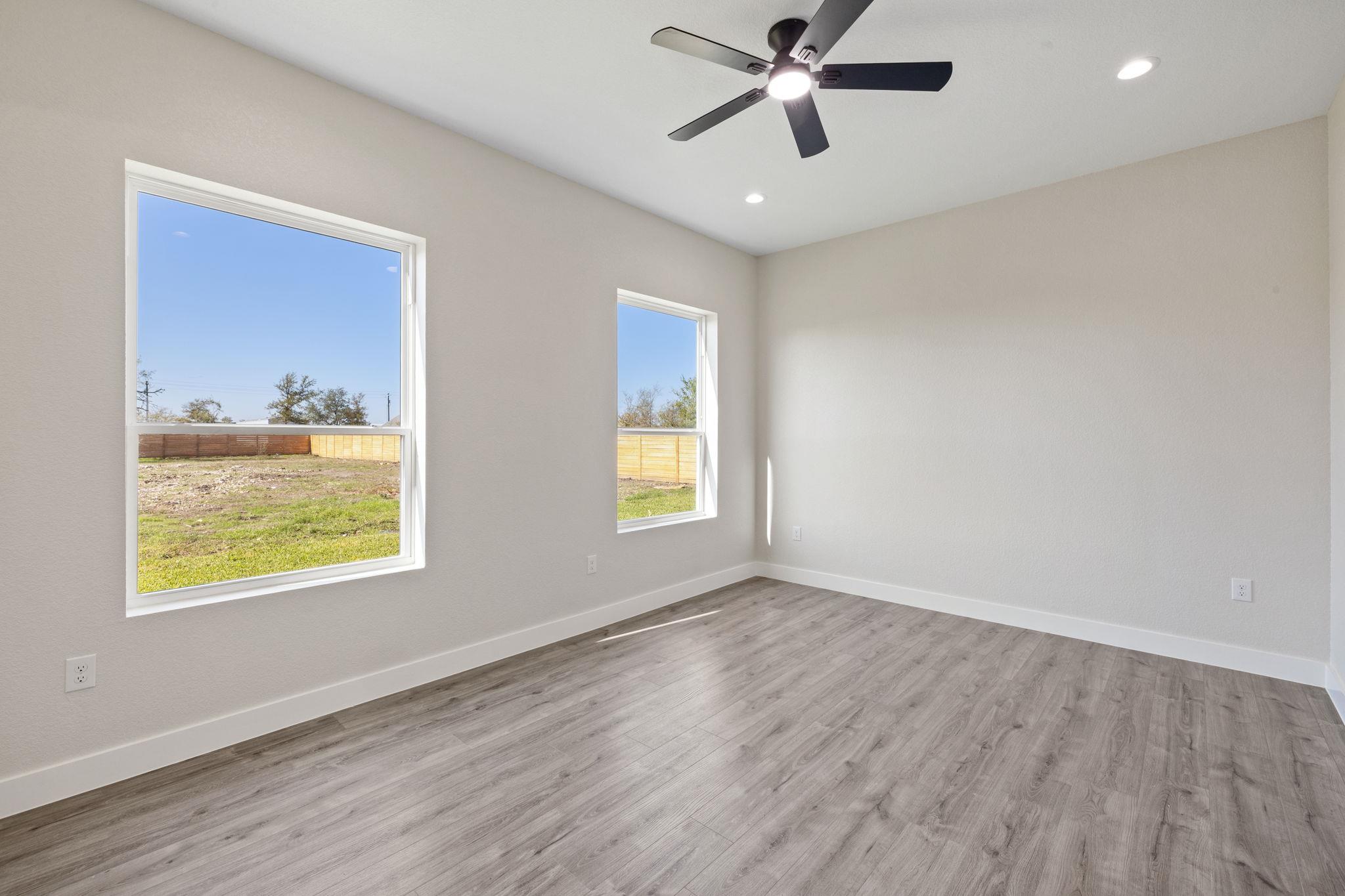 210 Jacaranda Dr, Dale, TX 78616