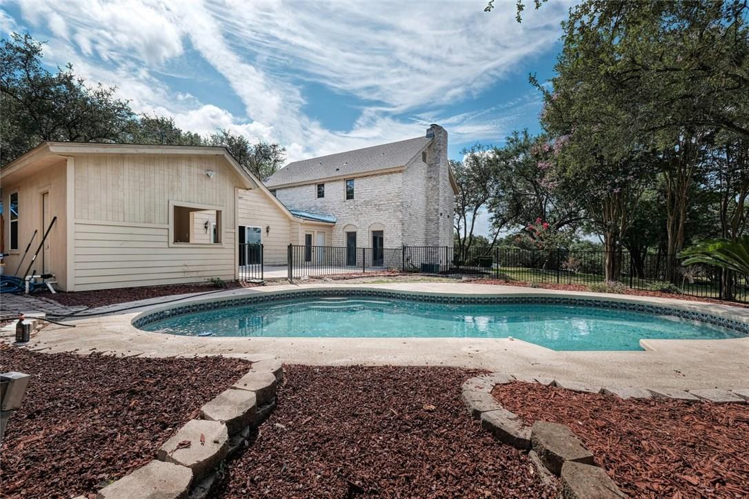 2105 Vivian Dr, Round Rock, TX 78681