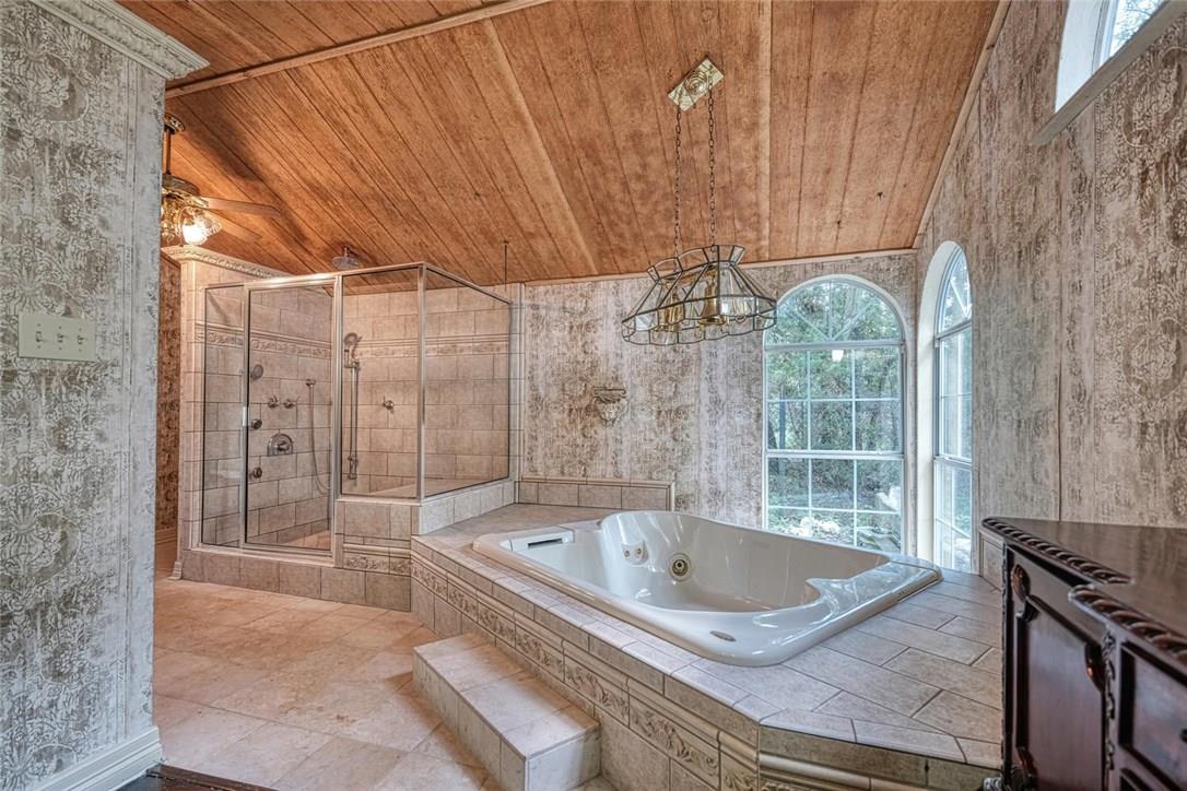 2105 Vivian Dr, Round Rock, TX 78681