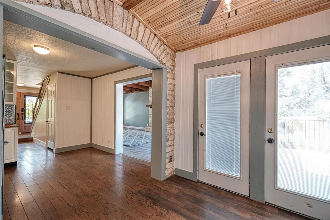 2105 Vivian Dr, Round Rock, TX 78681