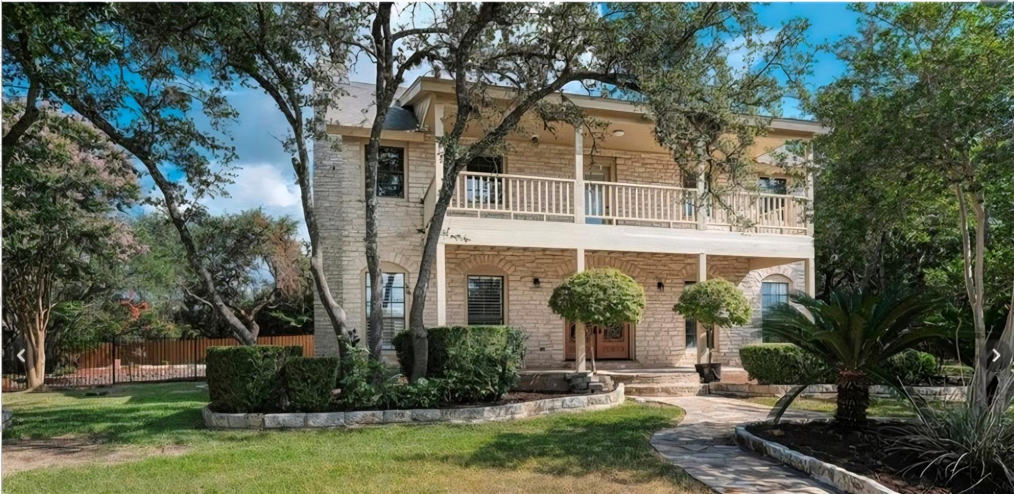 2105 Vivian Dr, Round Rock, TX 78681