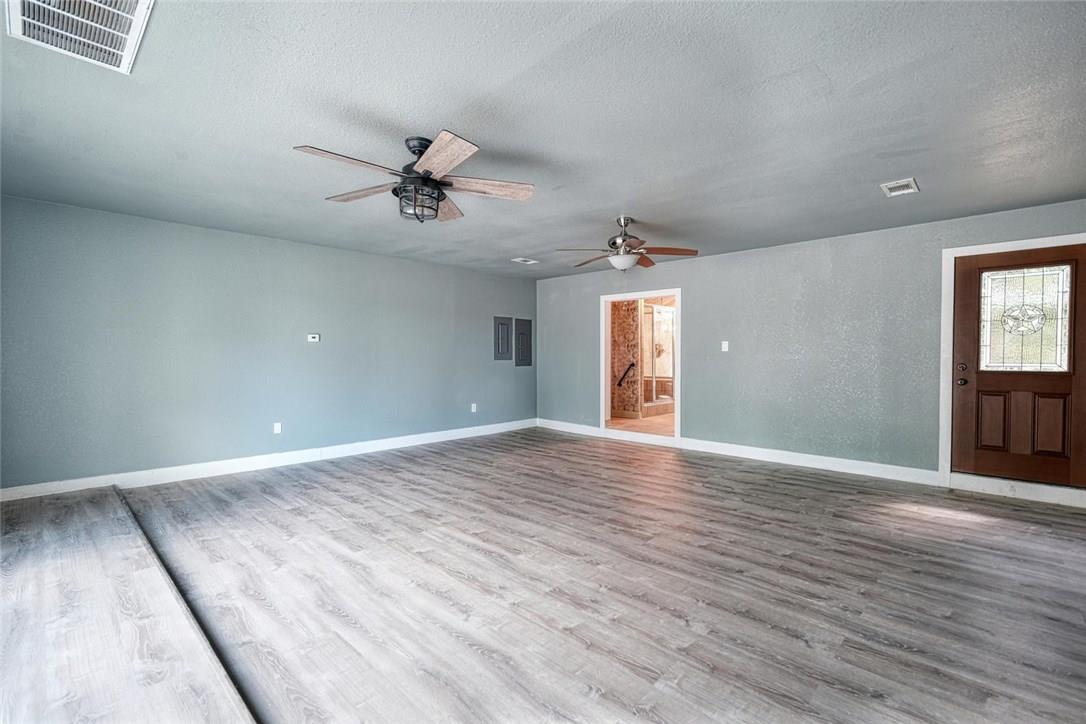 2105 Vivian Dr, Round Rock, TX 78681