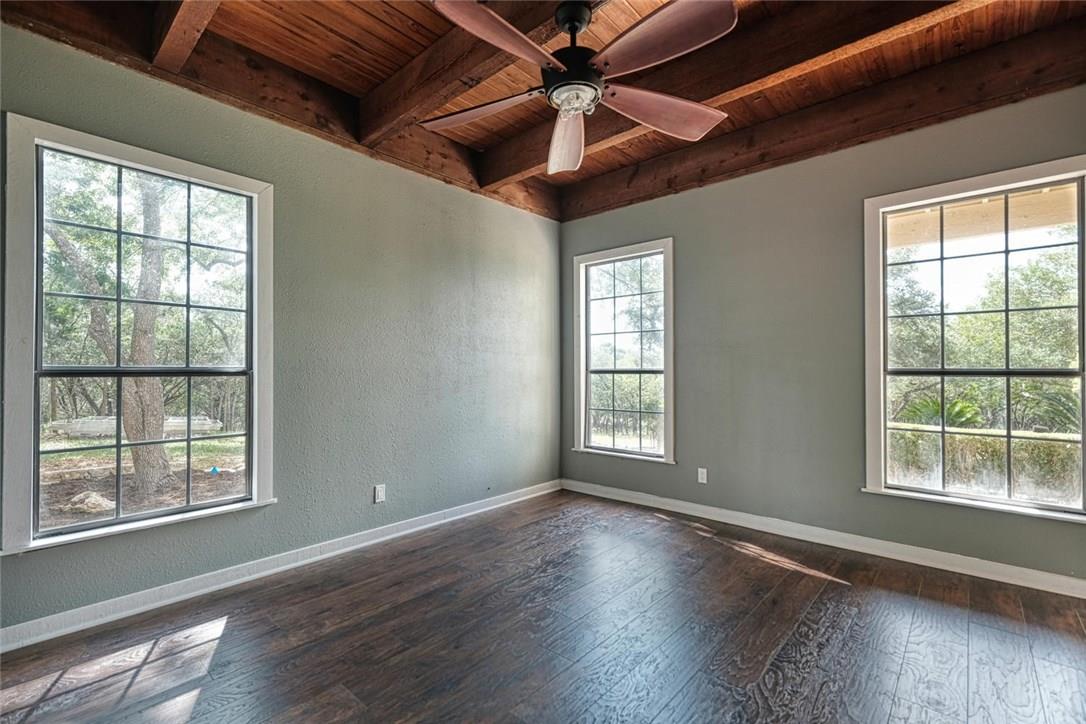 2105 Vivian Dr, Round Rock, TX 78681