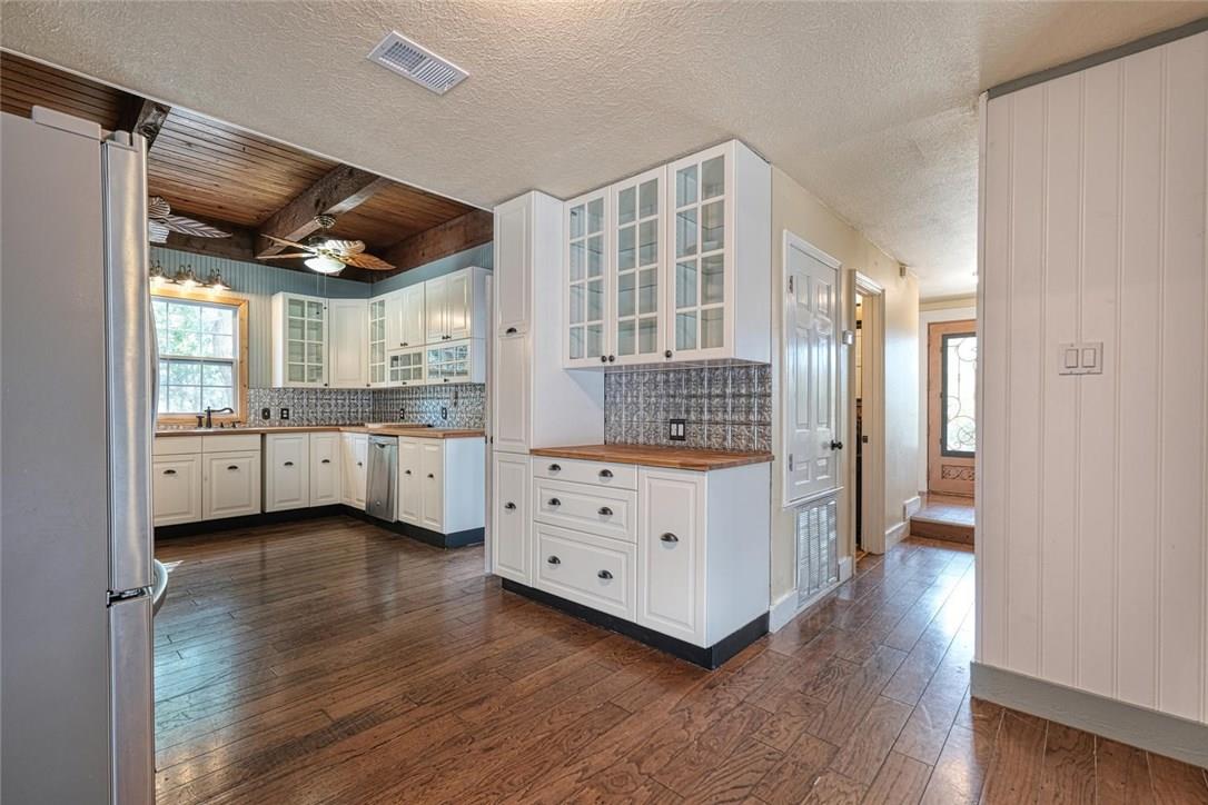 2105 Vivian Dr, Round Rock, TX 78681