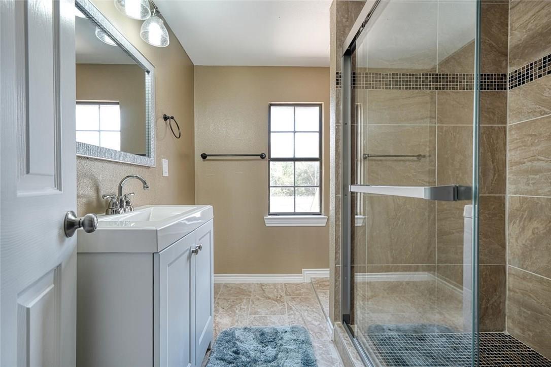 2105 Vivian Dr, Round Rock, TX 78681