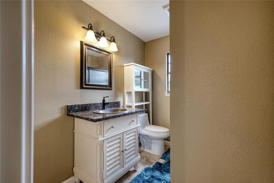 2105 Vivian Dr, Round Rock, TX 78681