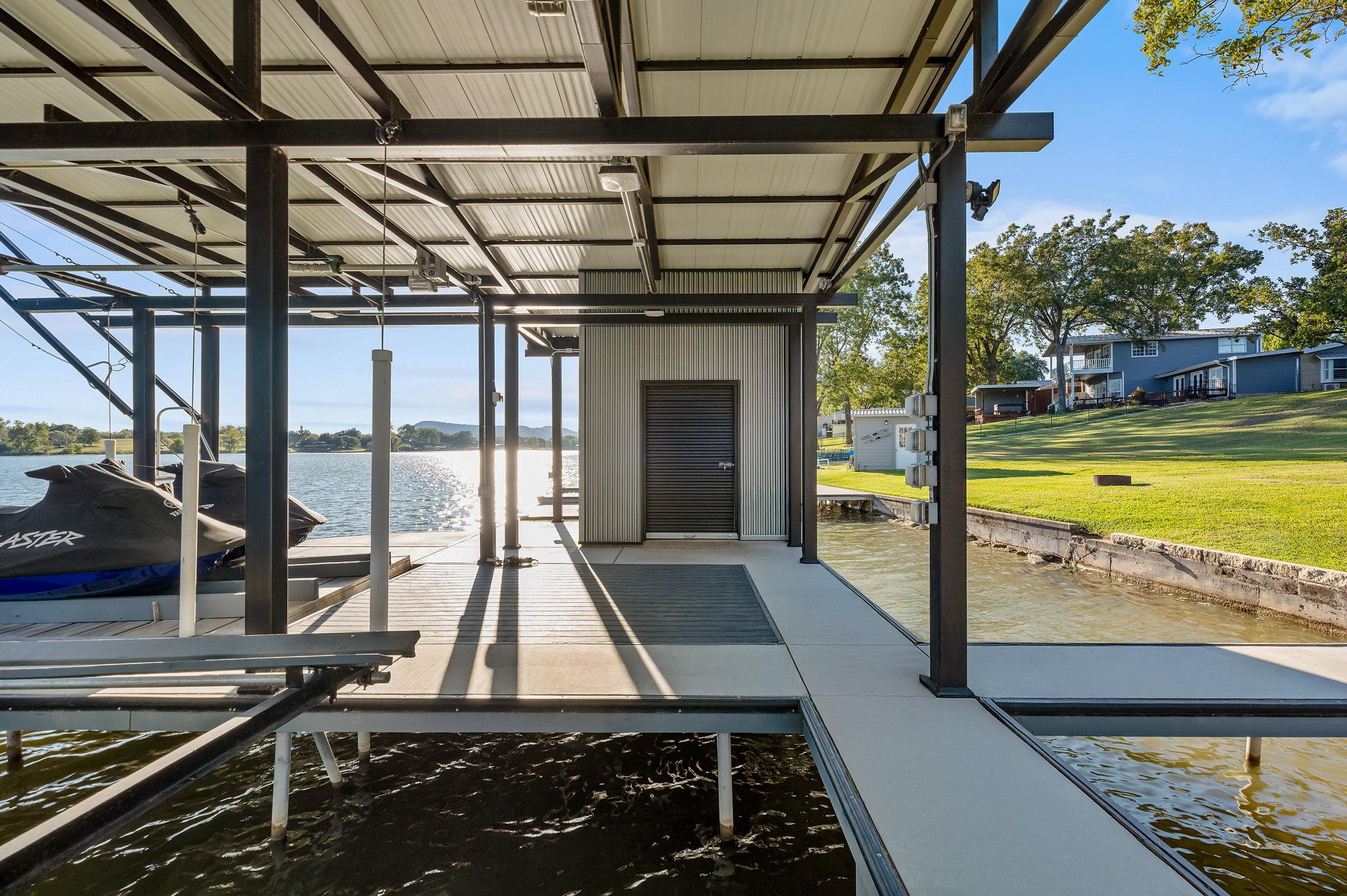 1836 Bluebonnet Ln, Kingsland, TX 78639