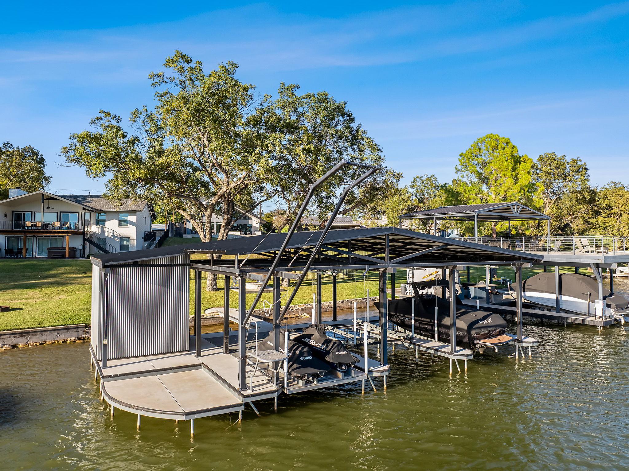 1836 Bluebonnet Ln, Kingsland, TX 78639