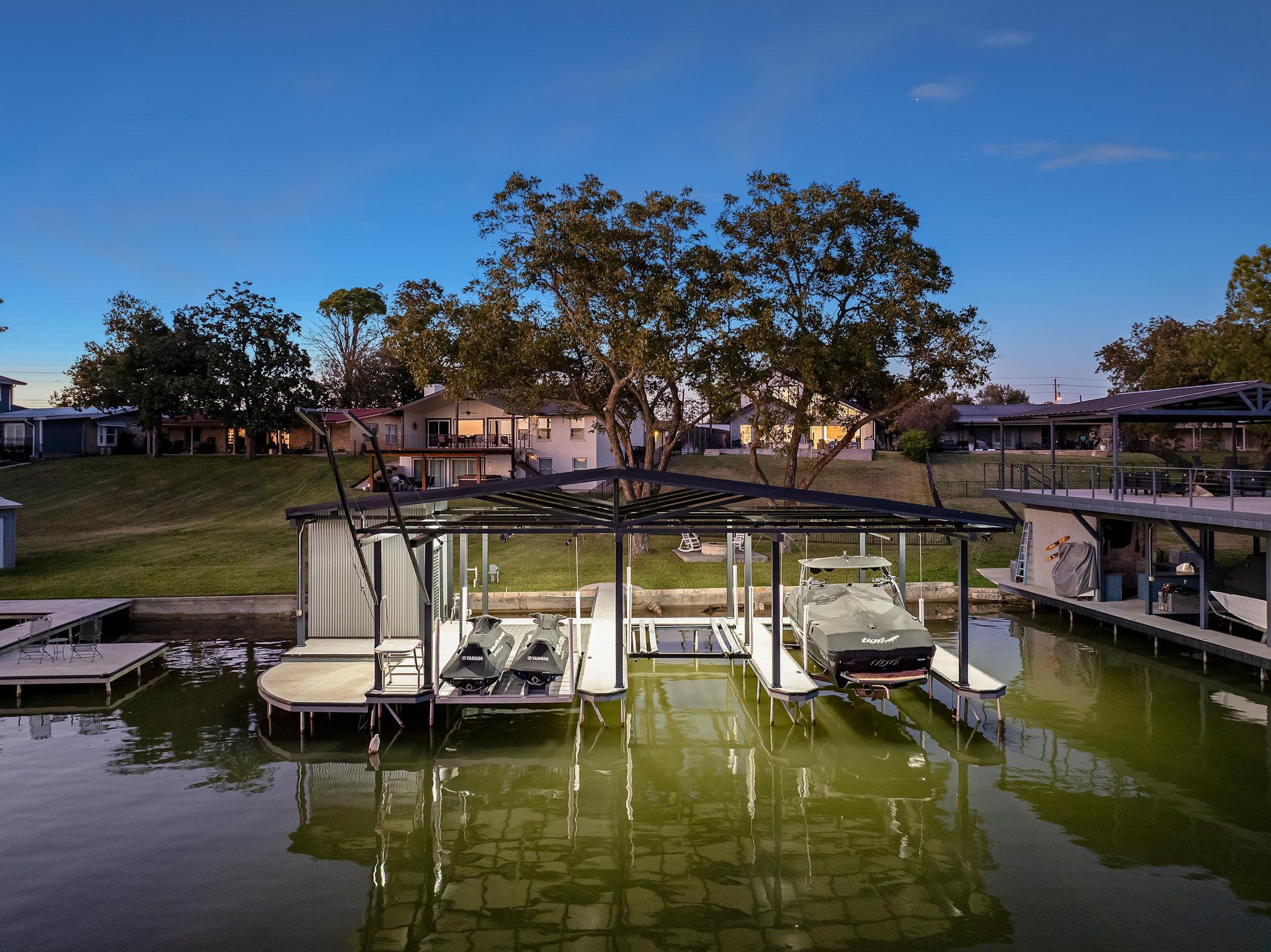 1836 Bluebonnet Ln, Kingsland, TX 78639