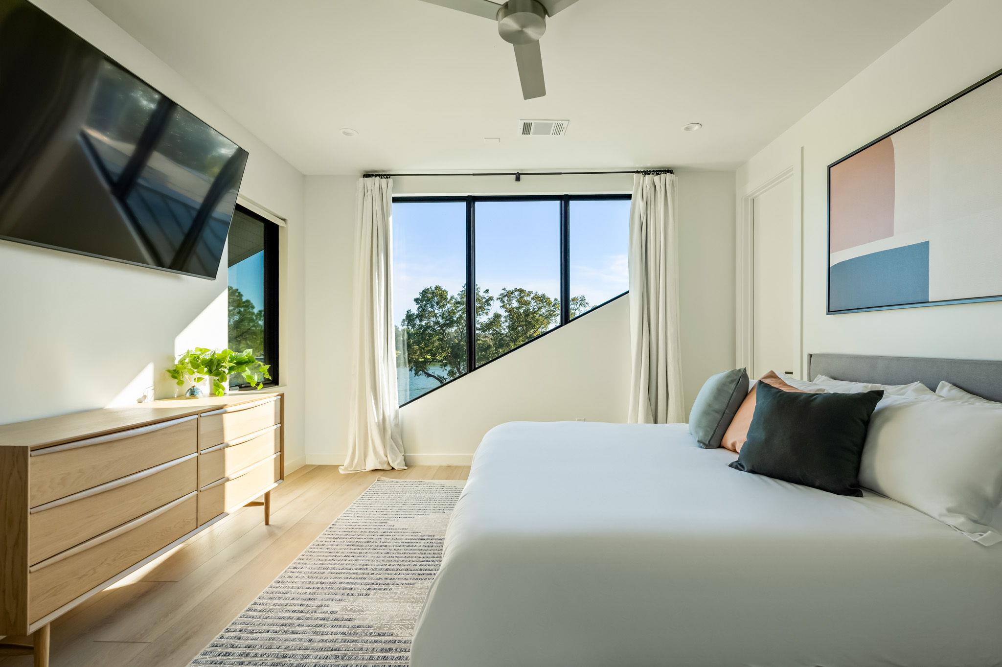 1836 Bluebonnet Ln, Kingsland, TX 78639